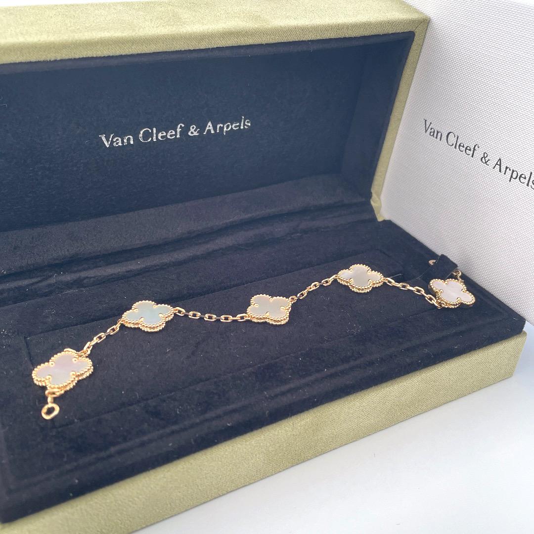 Modern Elegant 18k Yellow Gold VCA Mother-Of-Pearl 5 Motifs Bracelet