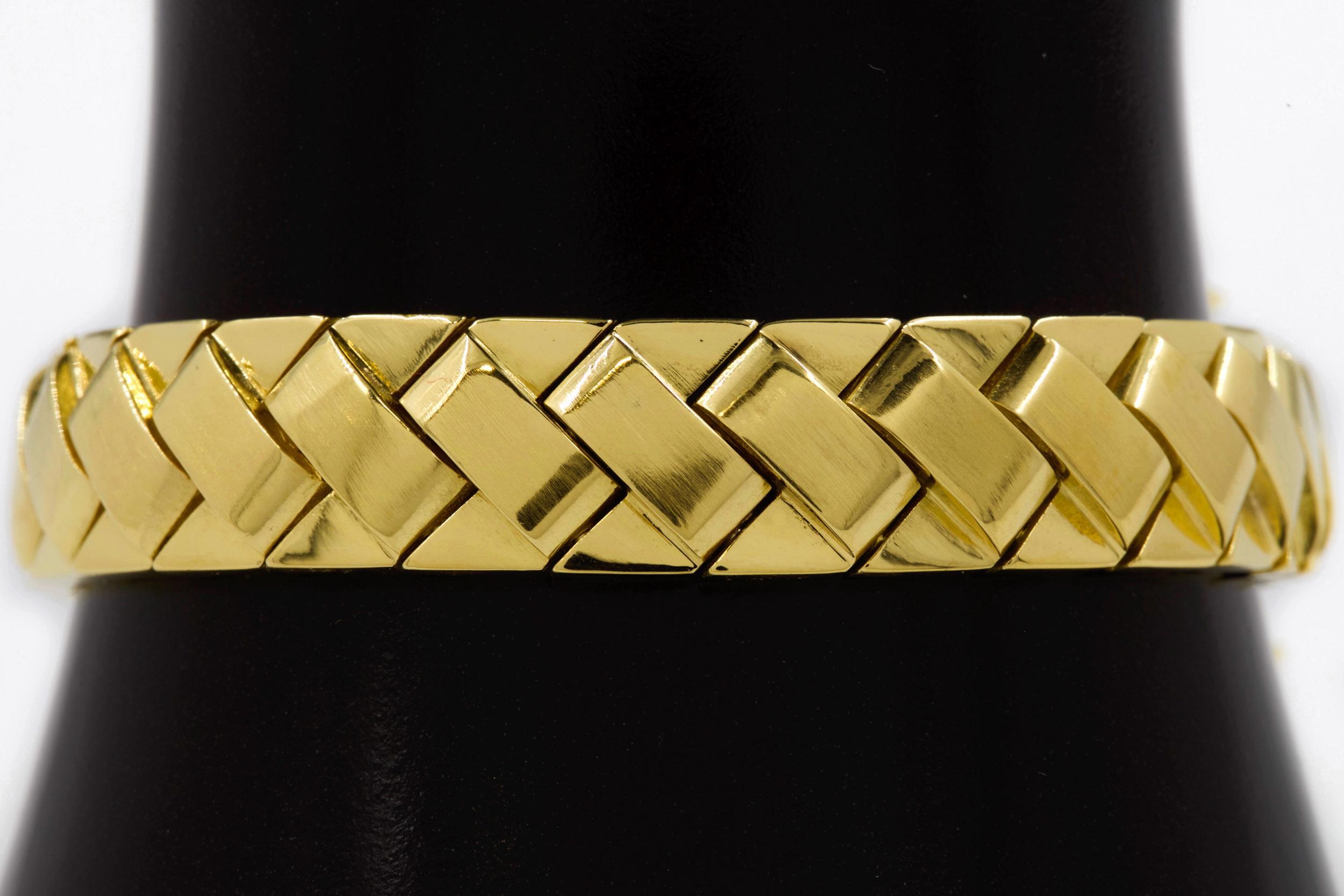 Elegant 18-Karat Gold Woven Strap Bracelet with 65 Diamonds and 4 Sapphires In Good Condition For Sale In Shippensburg, PA