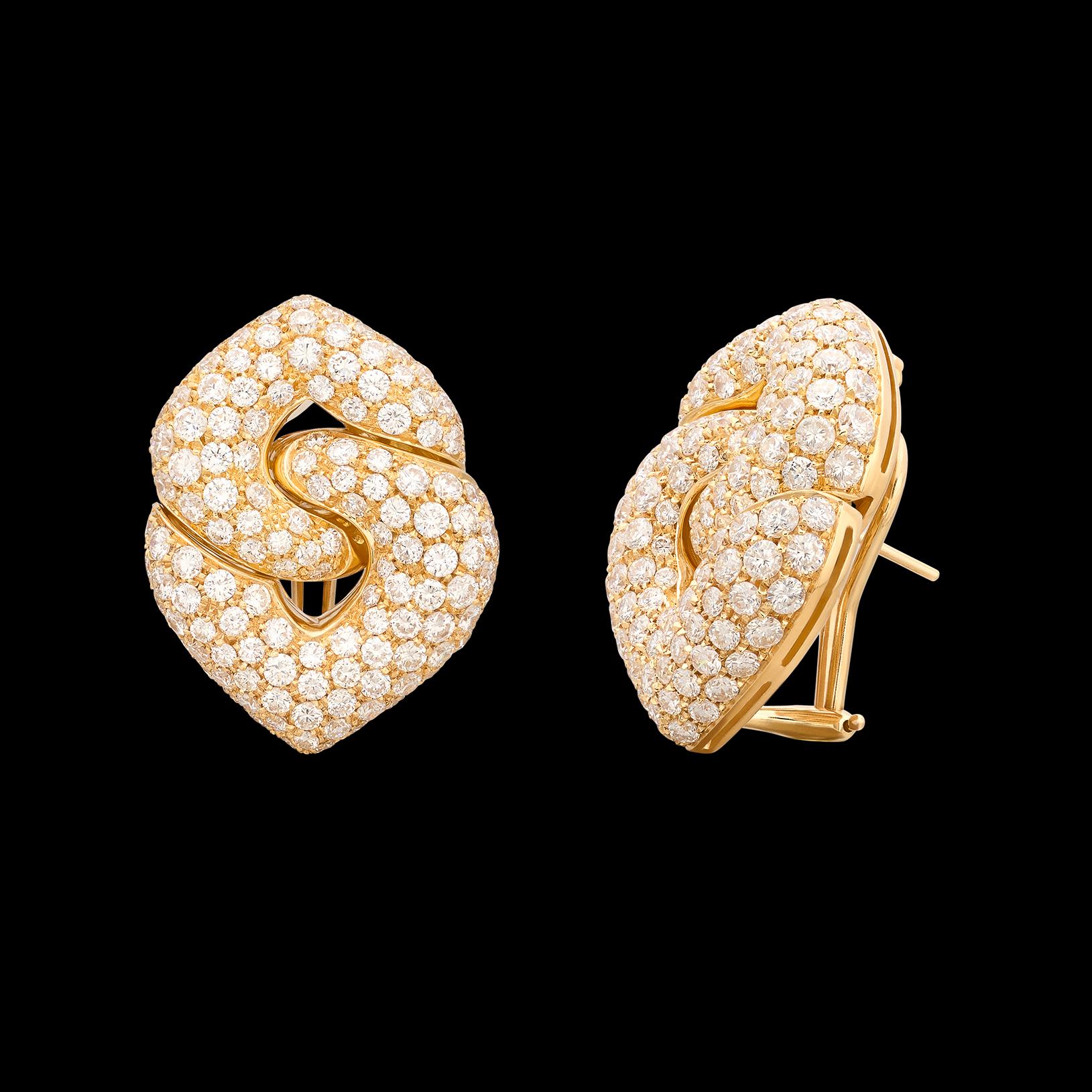 Elegant 18kt Diamond Drop Earrings In Excellent Condition For Sale In San Francisco, CA
