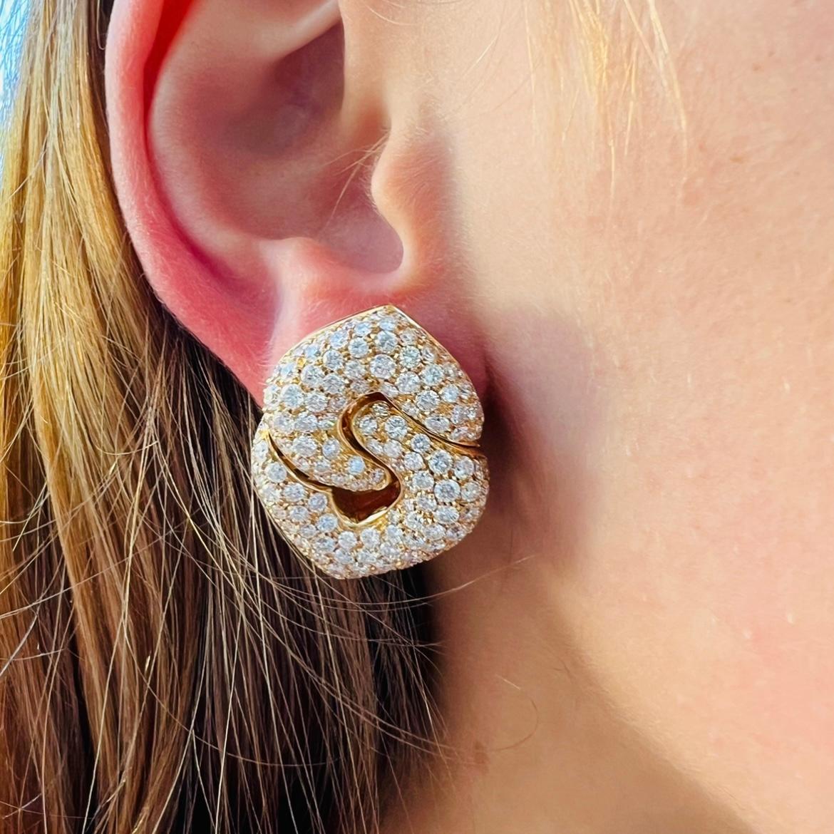 Women's Elegant 18kt Diamond Drop Earrings For Sale