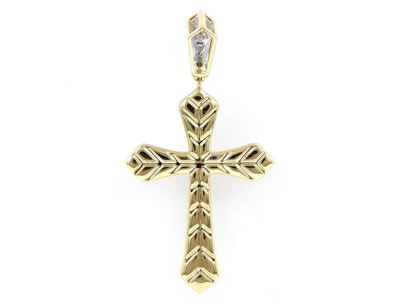 Elegante ciondolo a forma di croce in oro giallo 18KT con 2,06 ct di diamanti naturali  IGI Certi In condizioni Nuovo in vendita a Antwerp, BE