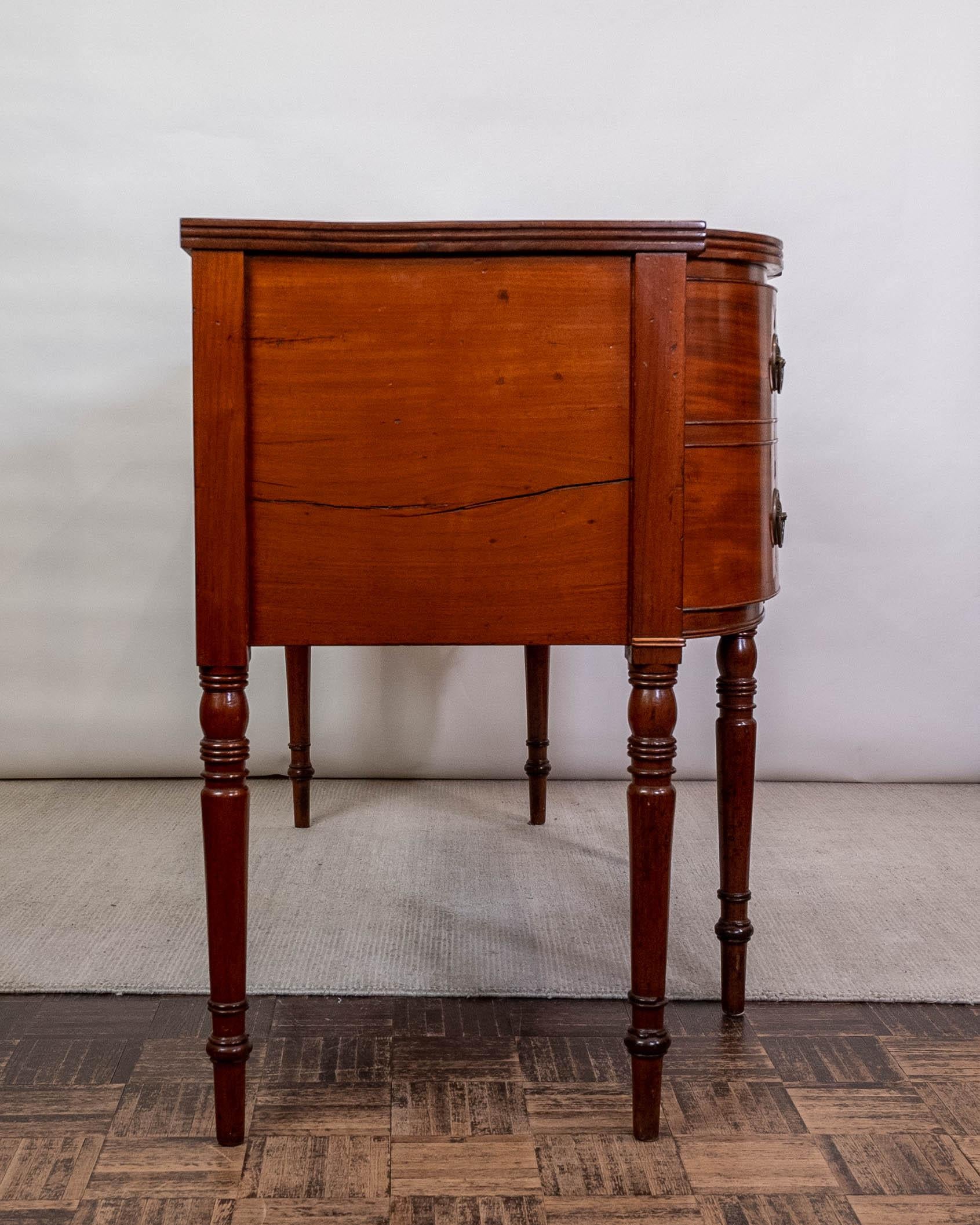 Elegant 18th Century Bow Front English Mahogany Hepplewhite Style Sideboard For Sale 7