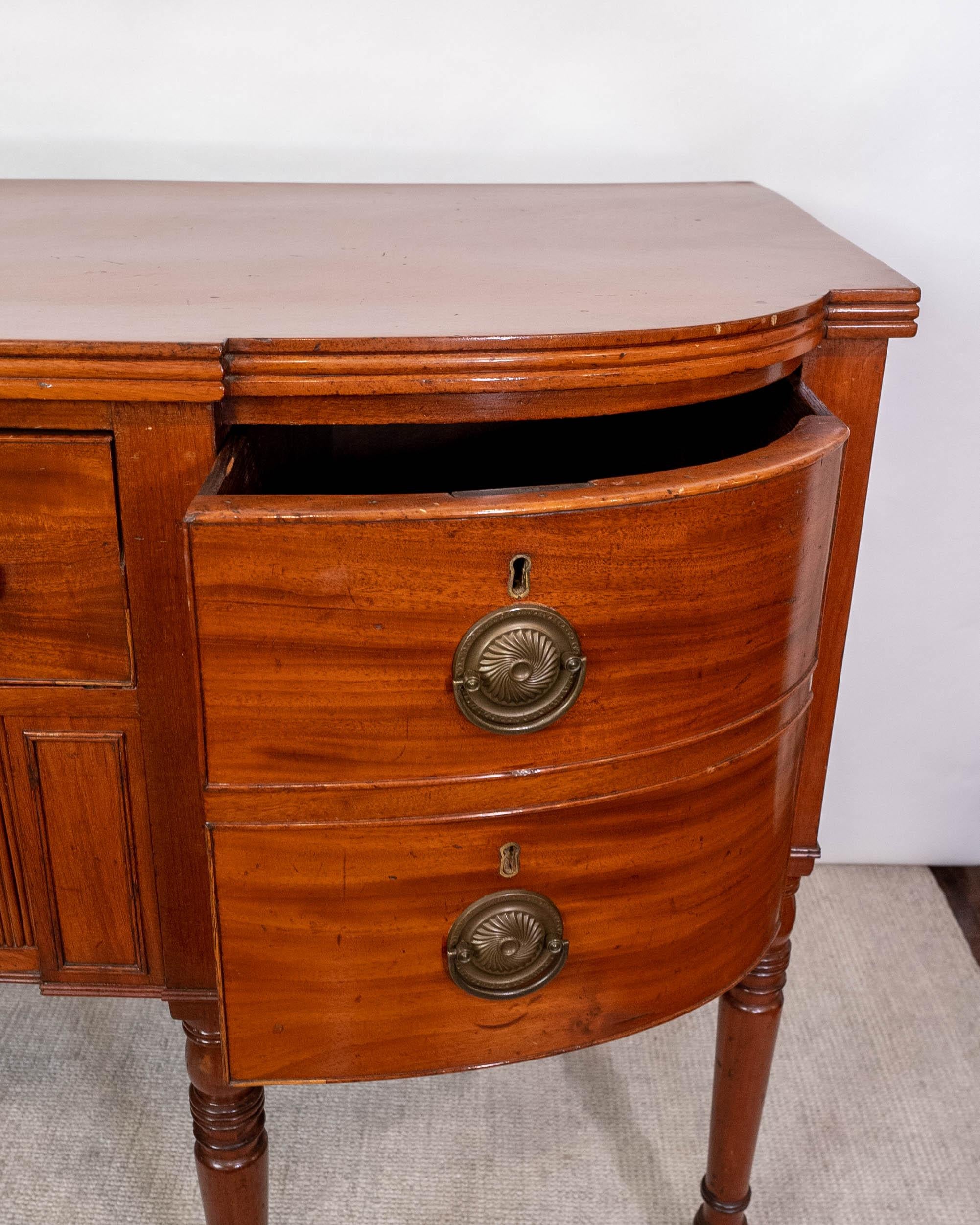 Elegant 18th Century Bow Front English Mahogany Hepplewhite Style Sideboard For Sale 14