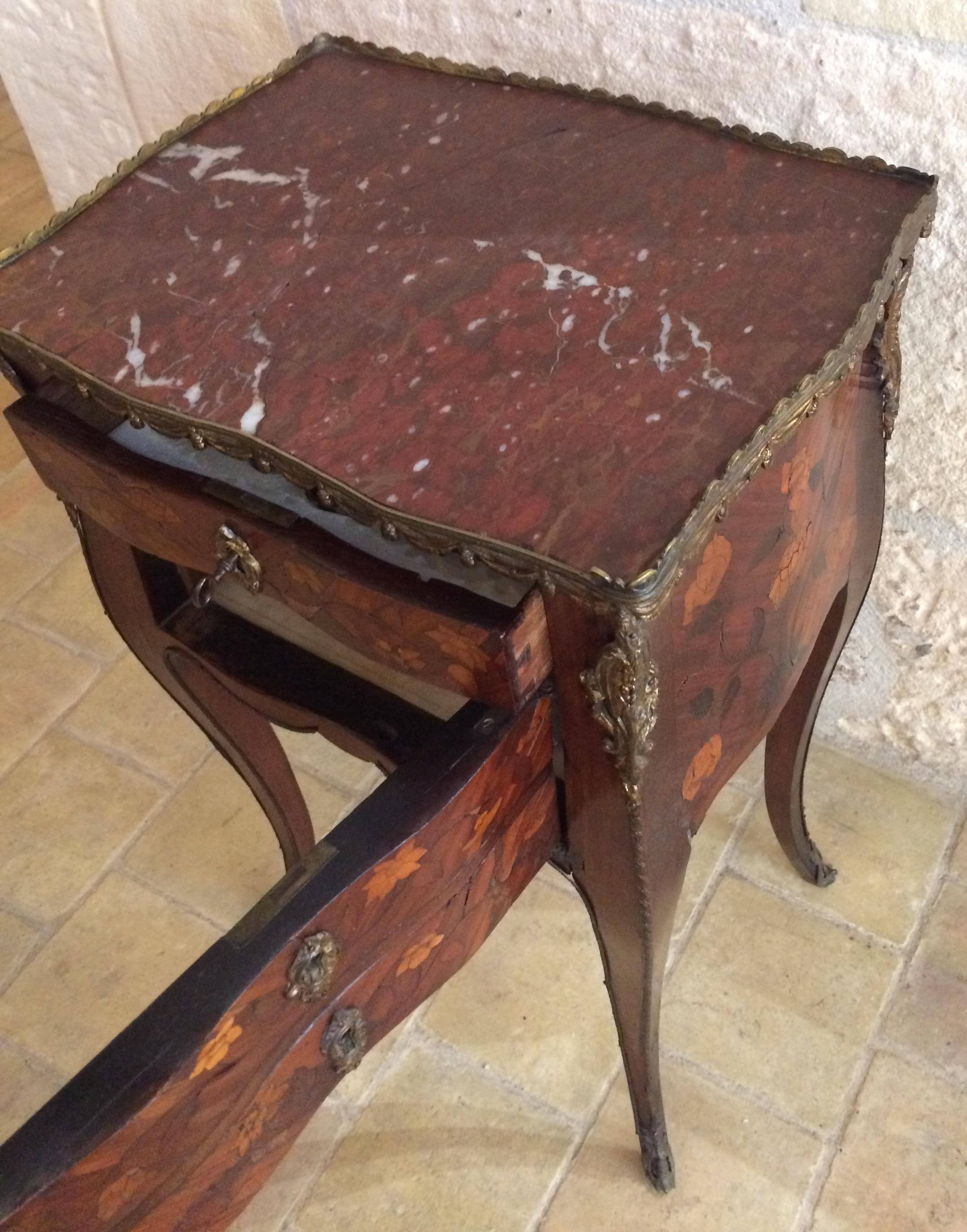 Elegant 18th Century French Louis XV Marquetry Side Table In Good Condition In Miami, FL