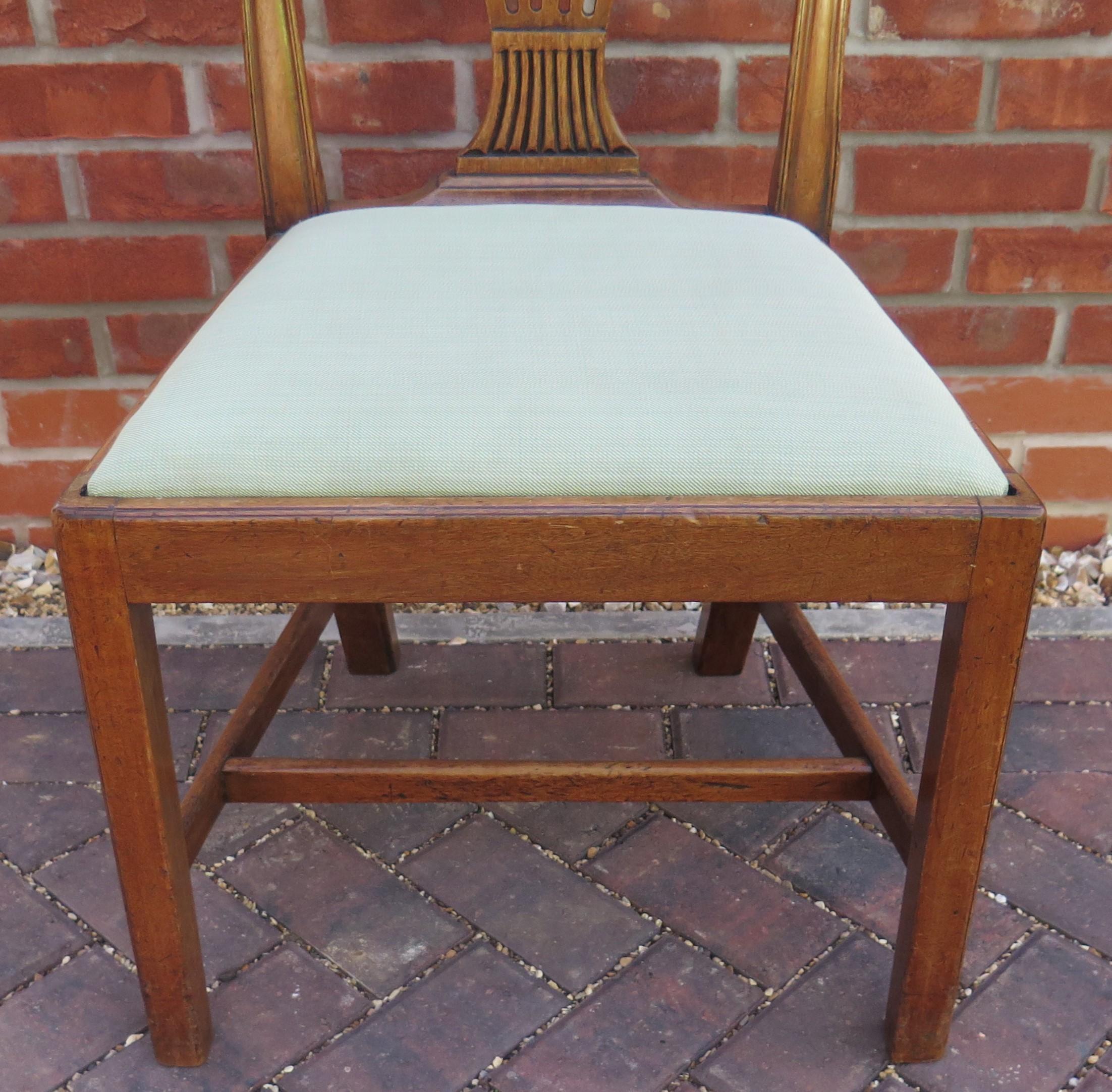 British  18th Century Hepplewhite Period Side Chair in Walnut, English circa 1785 For Sale