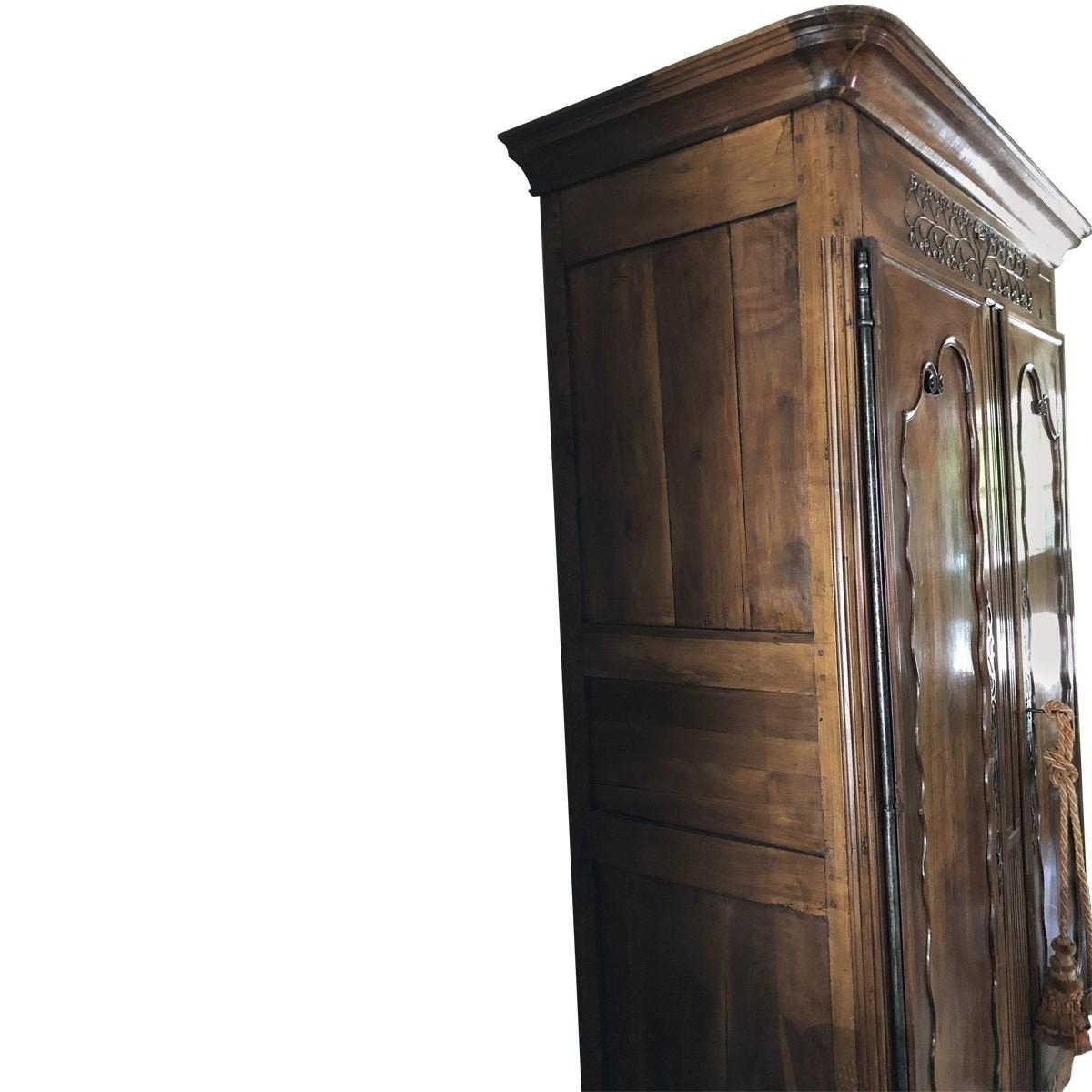 Elegant 19th Century Louis XV French Carved Walnut Armoire 3