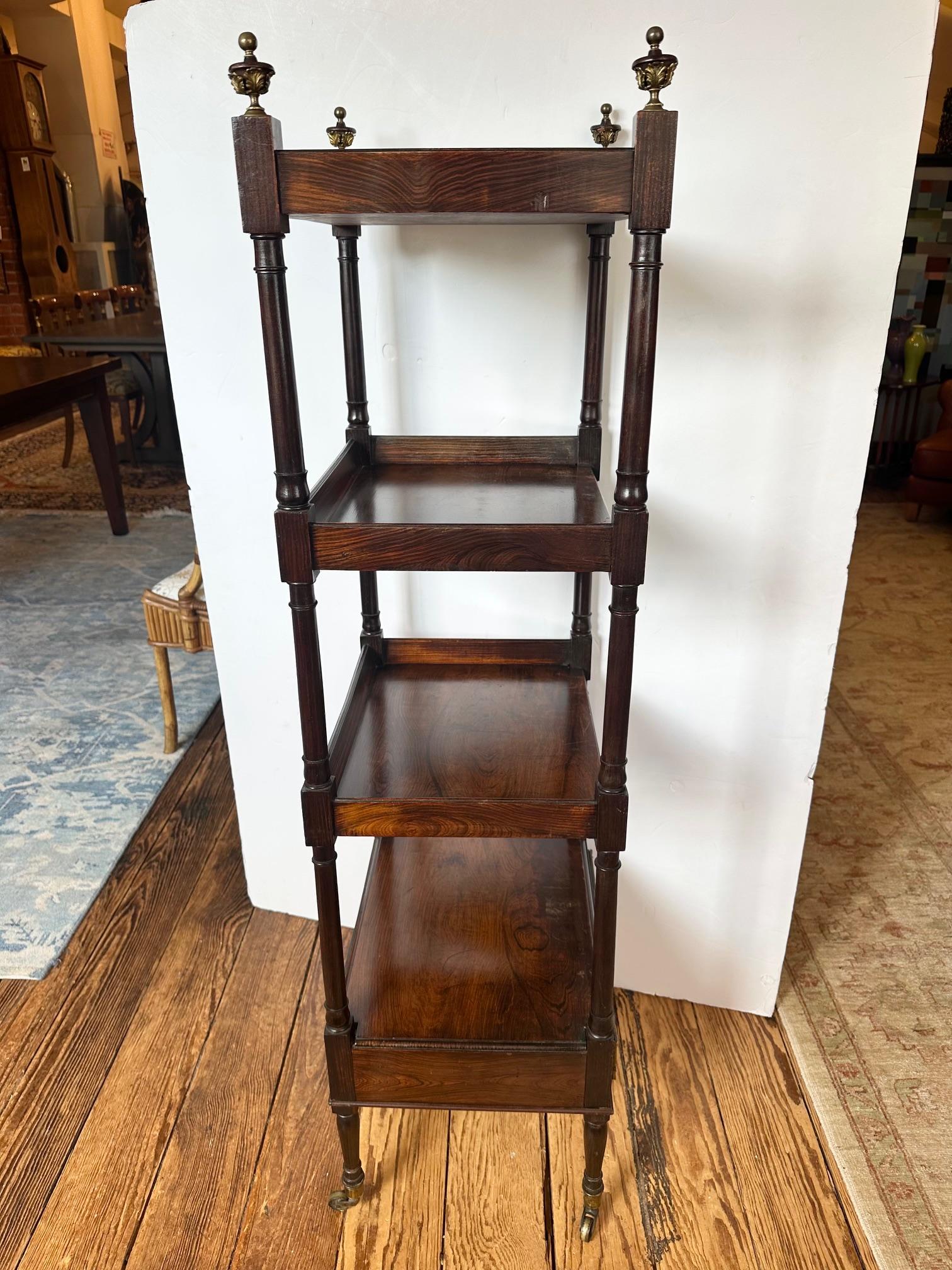 Elegante Etapa Inglesa de Caoba Estilo Regencia del Siglo XVIII siglo XVIII y antes en venta