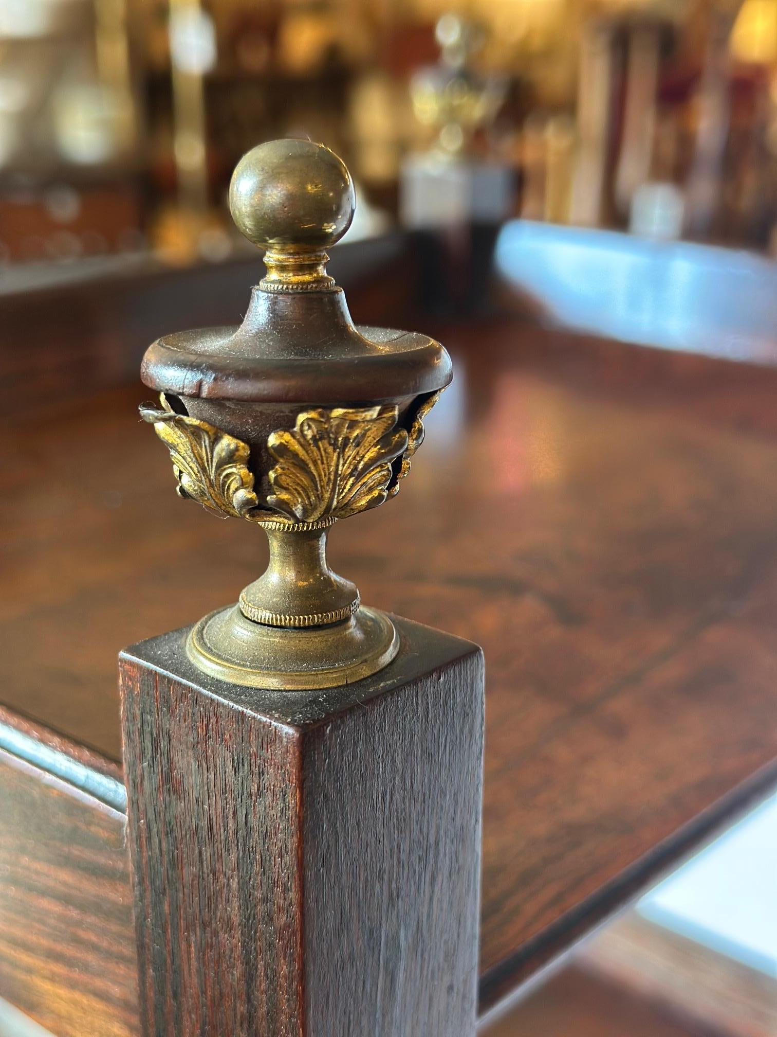 Elegante Etapa Inglesa de Caoba Estilo Regencia del Siglo XVIII en venta 2