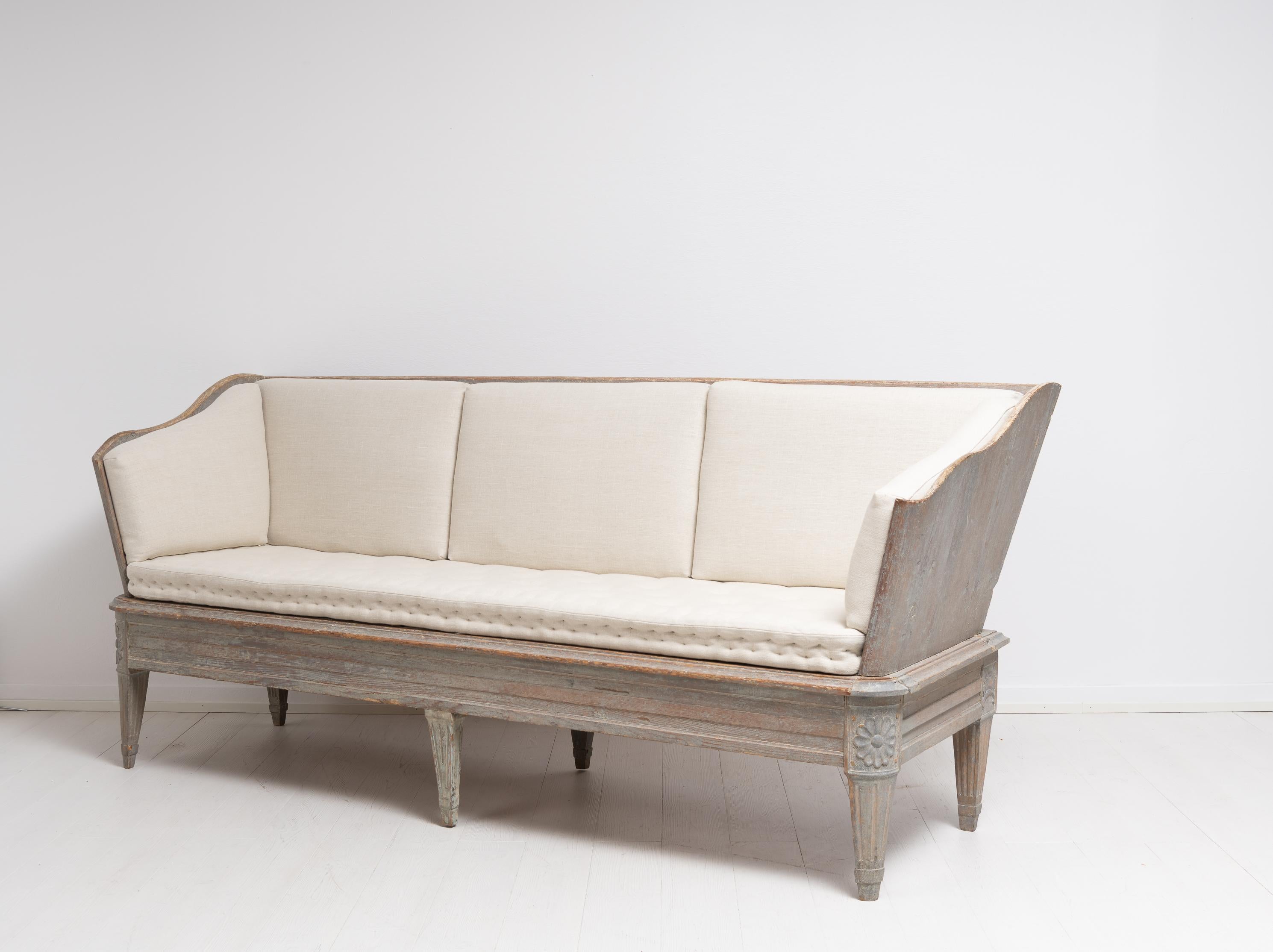 Elegant 18th Century Swedish Gustavian Sofa In Good Condition In Kramfors, SE