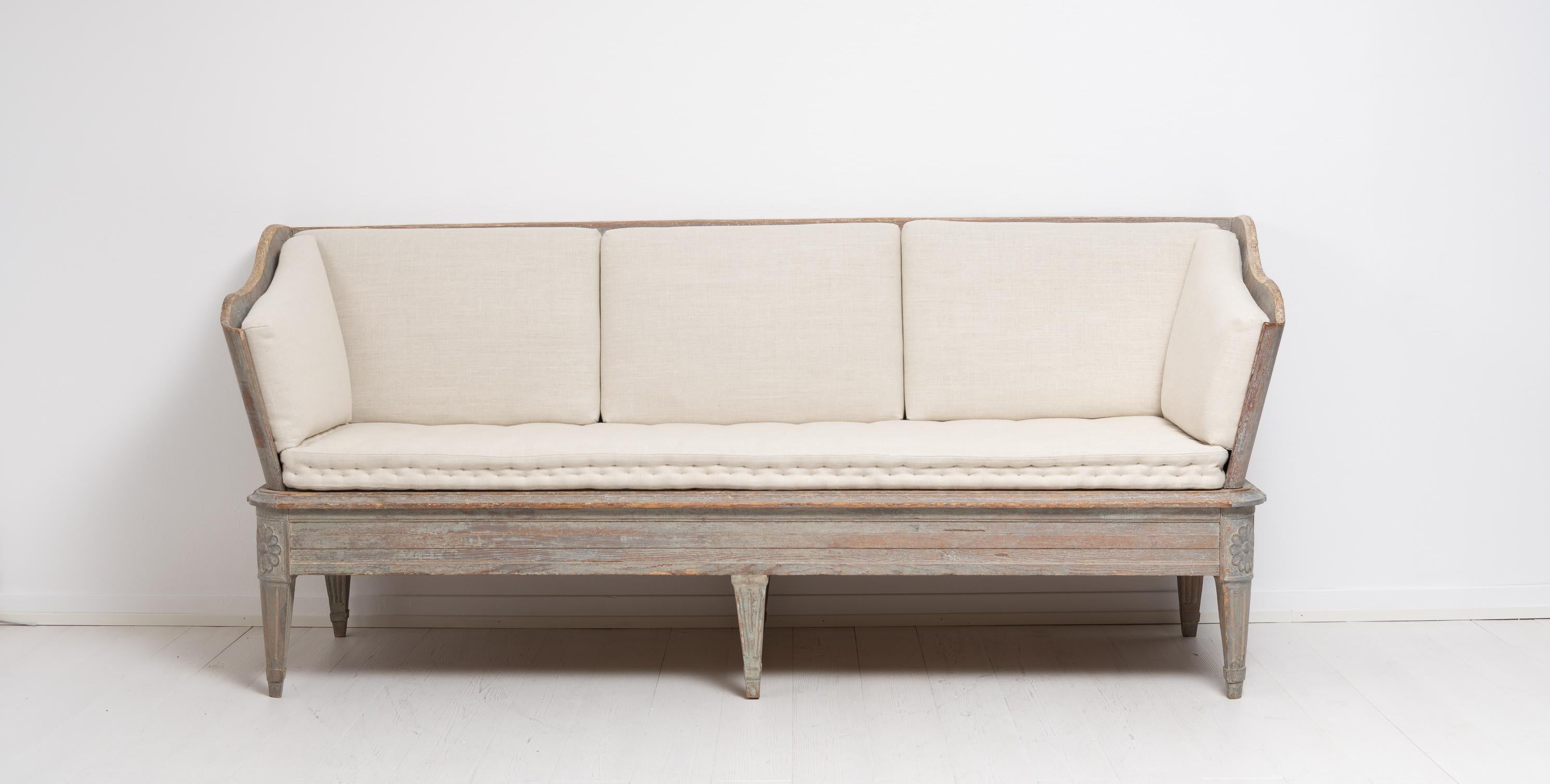 Elegant 18th Century Swedish Gustavian Sofa 1