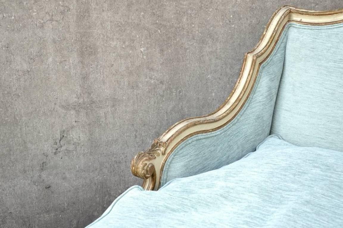 Elegantes toskanisches Rokoko-Tagesbett aus dem 18. Jahrhundert, neu gepolstert (Gemalt) im Angebot