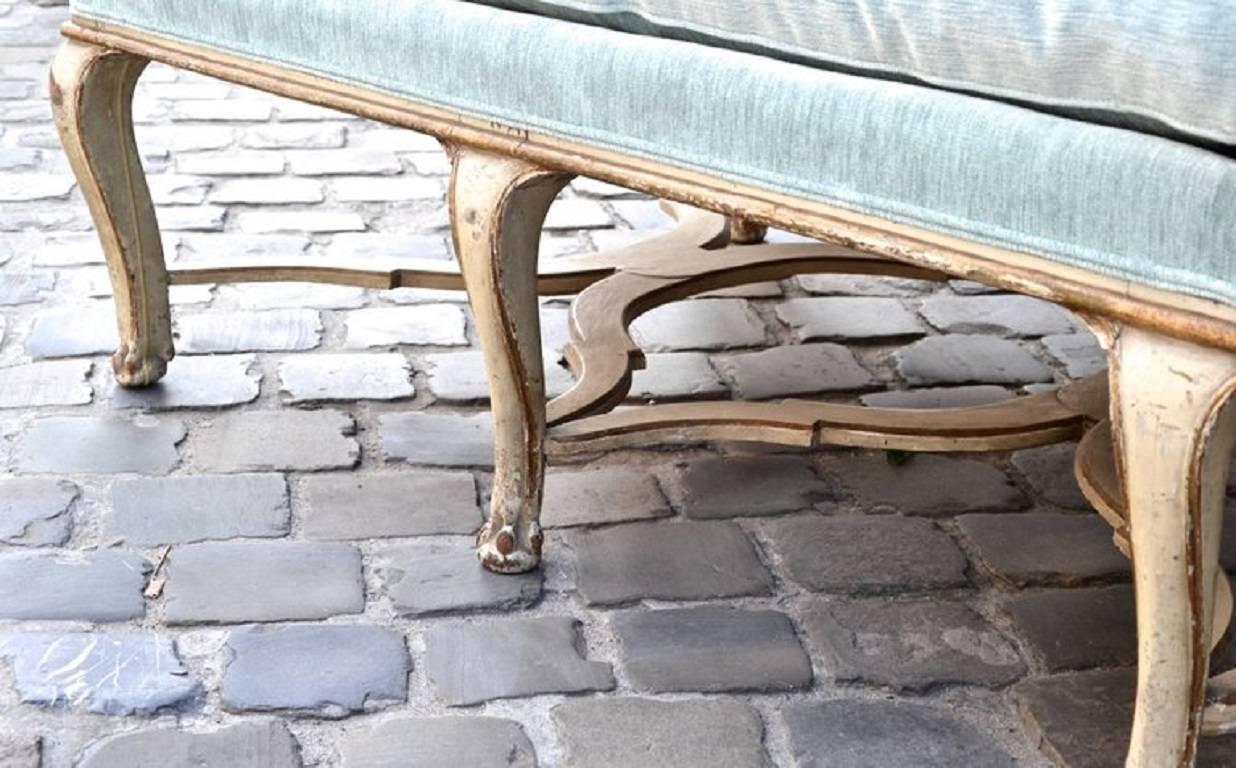 Elegantes toskanisches Rokoko-Tagesbett aus dem 18. Jahrhundert, neu gepolstert im Angebot 1
