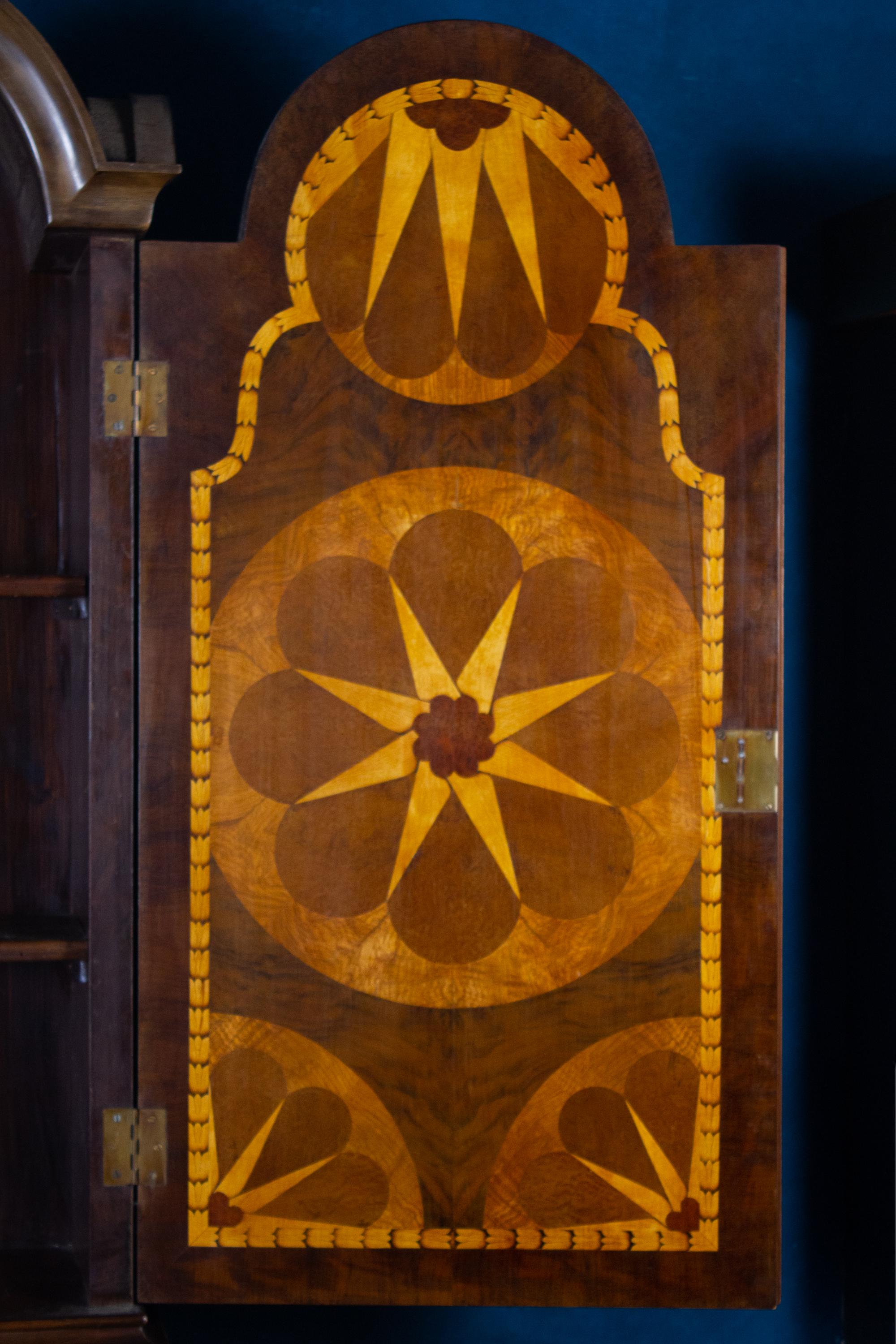 Italian Elegant 19th Century Trumeau Cup Board or Cabinet For Sale