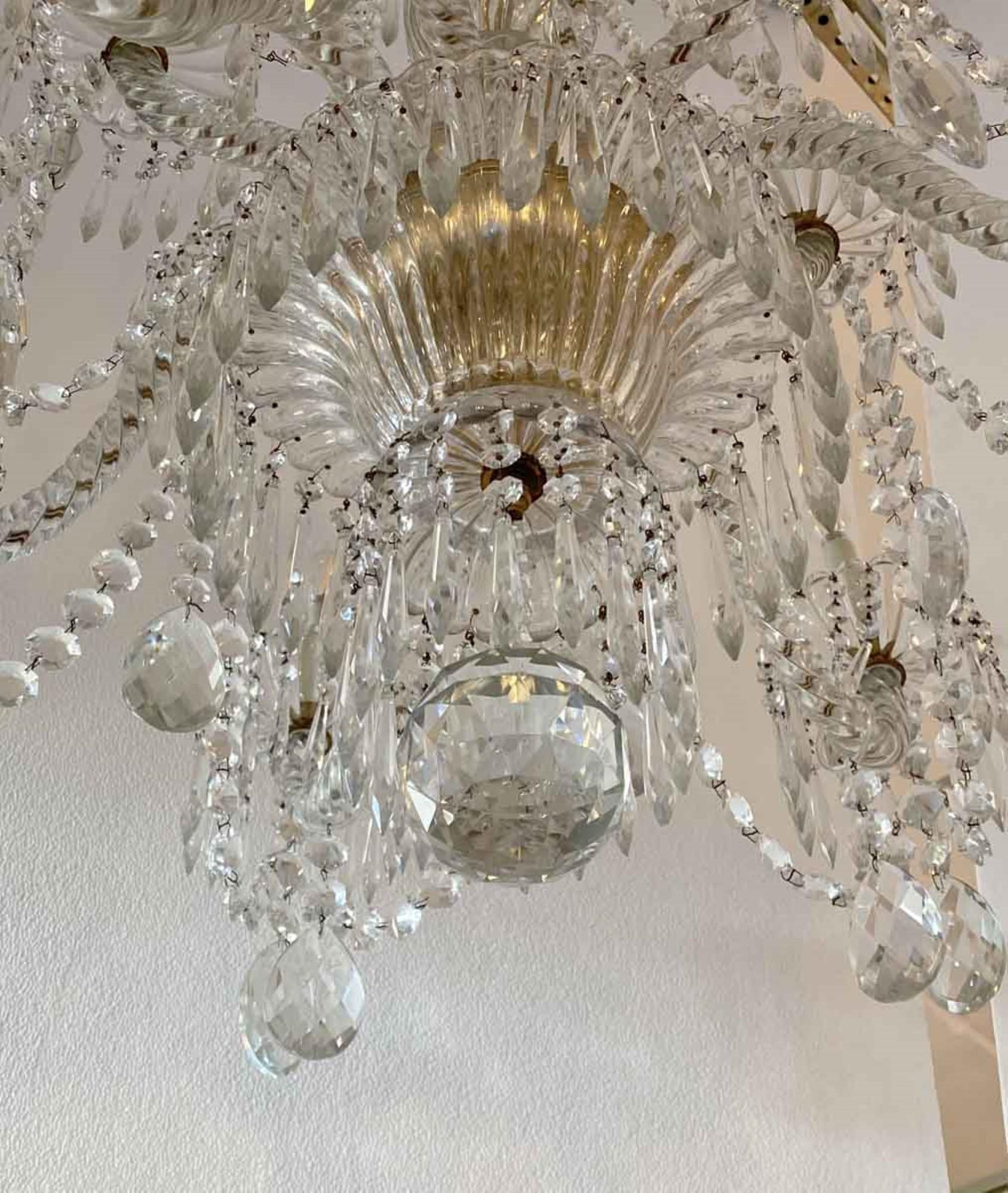 Elegant 1920s 12-Light Baccarat Crystal Chandelier In Good Condition In New York, NY