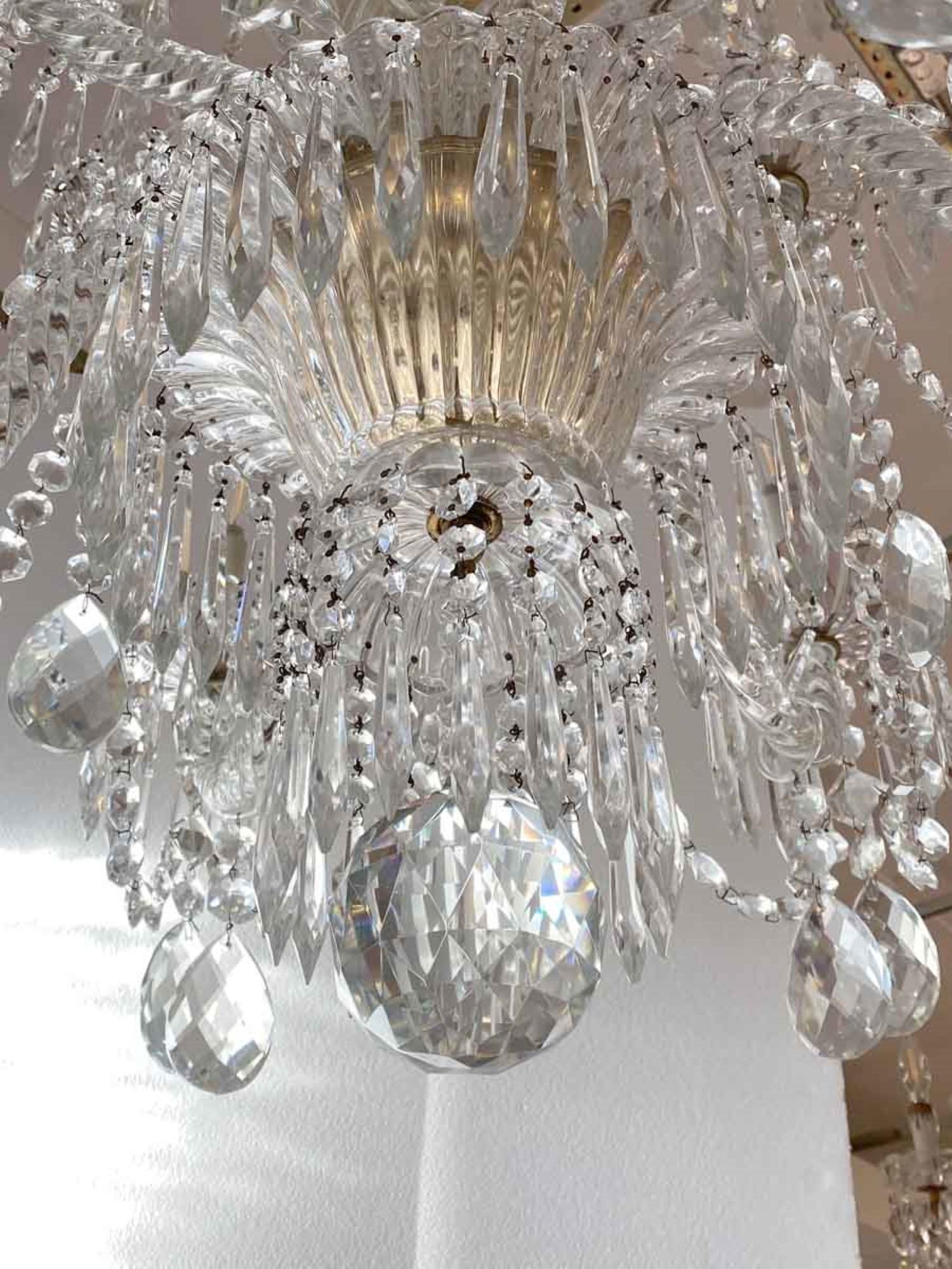 Early 20th Century Elegant 1920s 12-Light Baccarat Crystal Chandelier