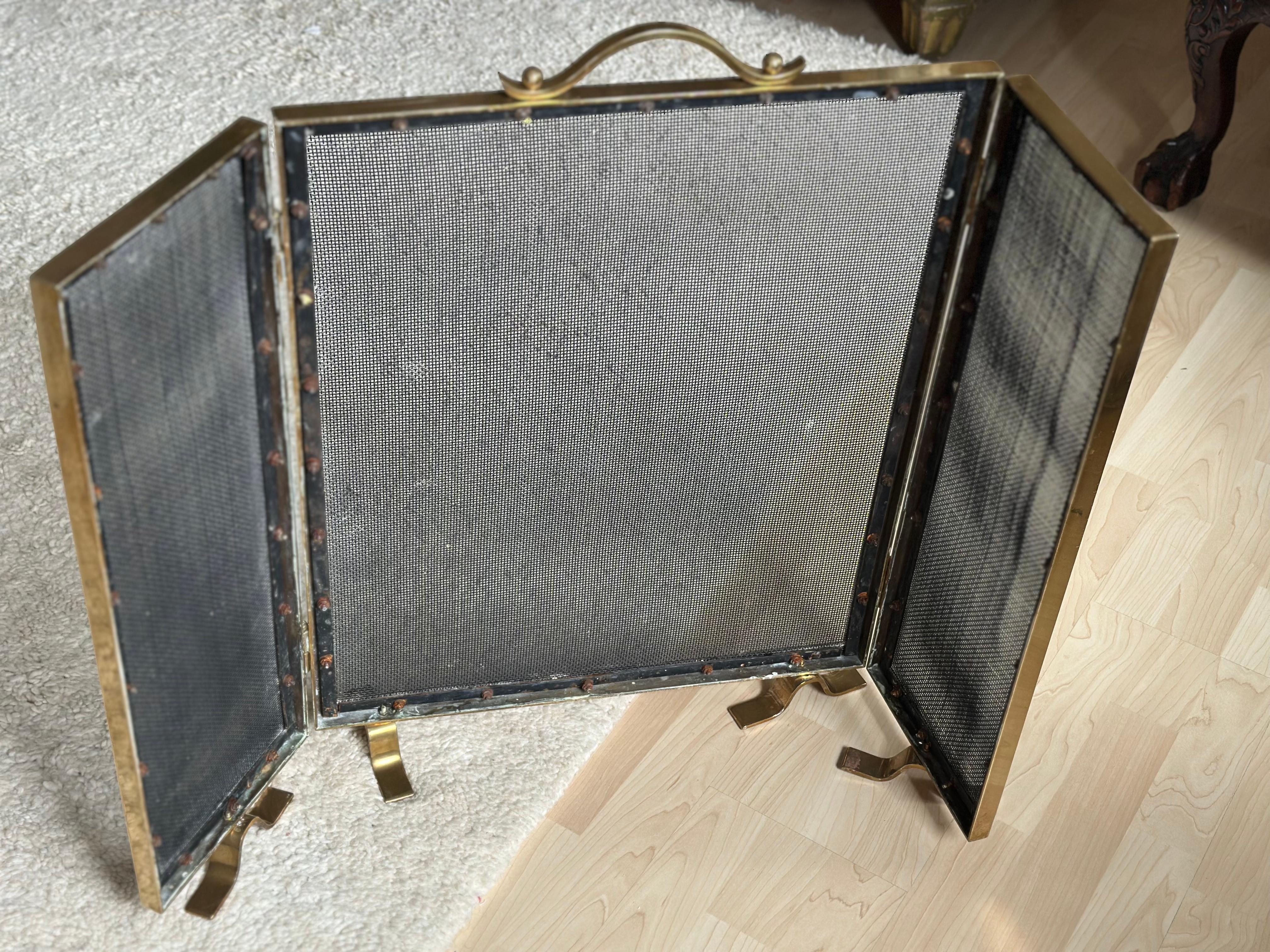 Elegant 1920s Art Deco Brass Fireplace Screen For Sale 5