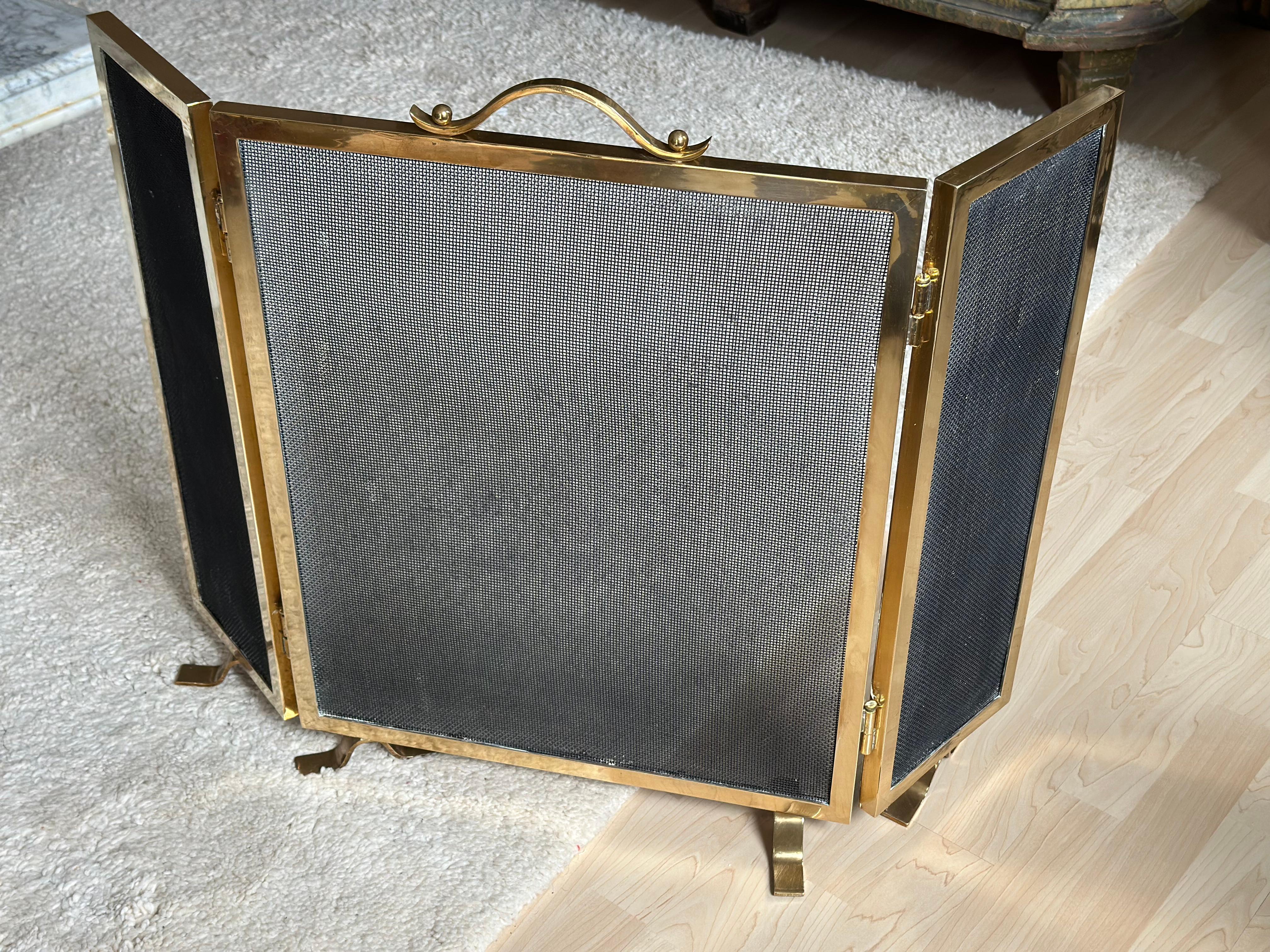 Metal Elegant 1920s Art Deco Brass Fireplace Screen For Sale