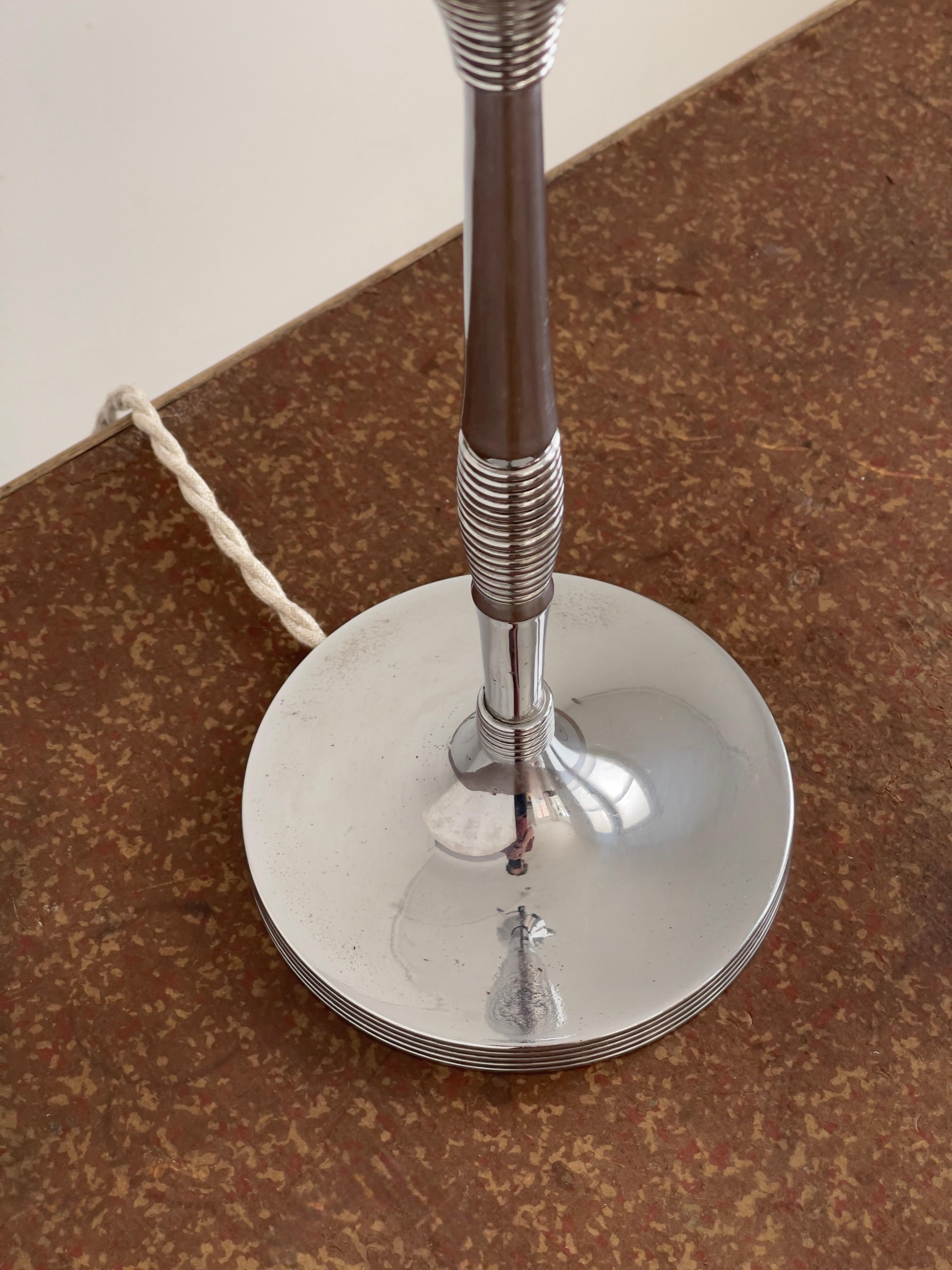 Elegant 1920s danish art deco table lamp in nickel and porcelain socket. For Sale 2