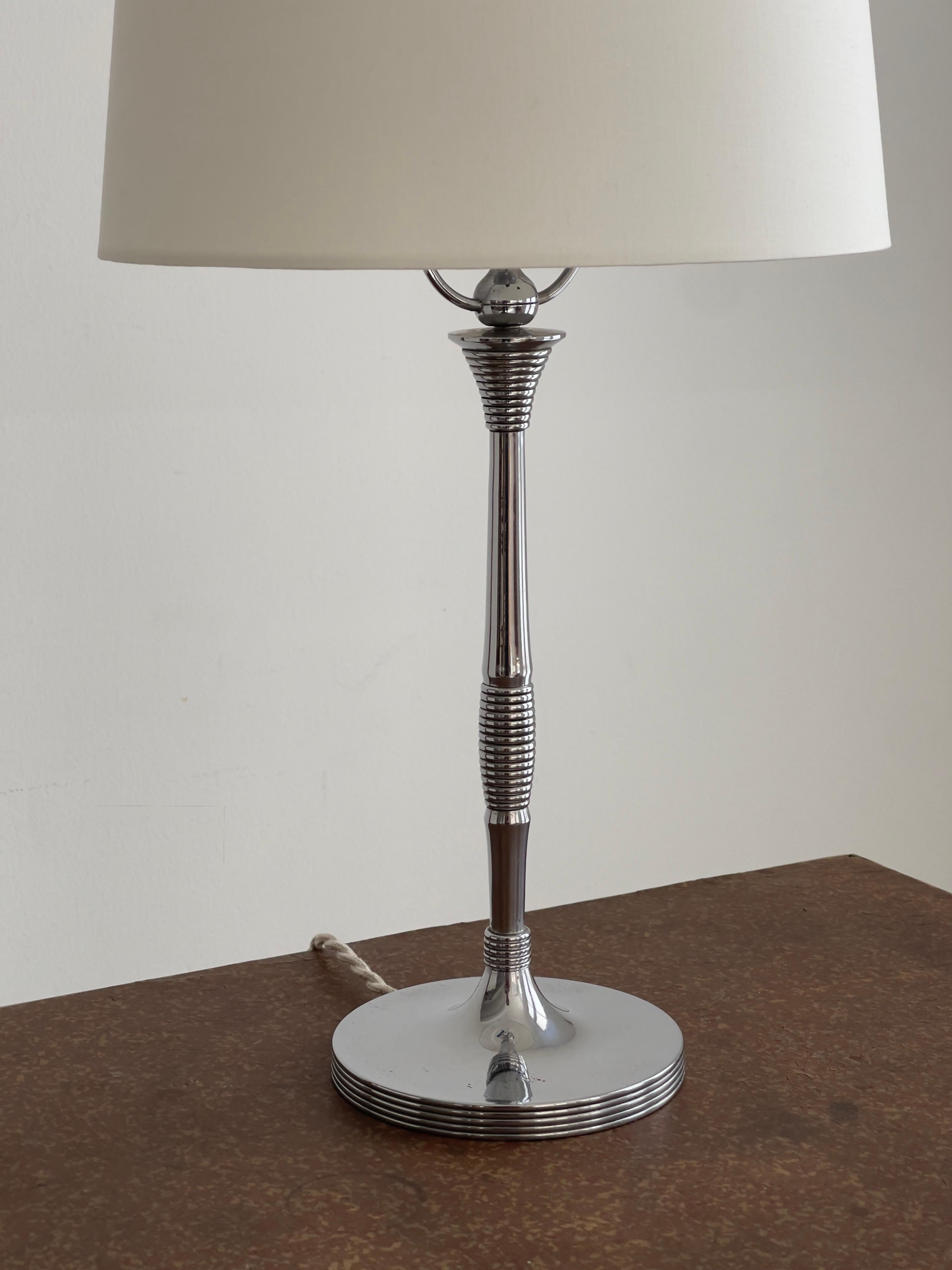 Art Deco Elegant 1920s danish art deco table lamp in nickel and porcelain socket. For Sale
