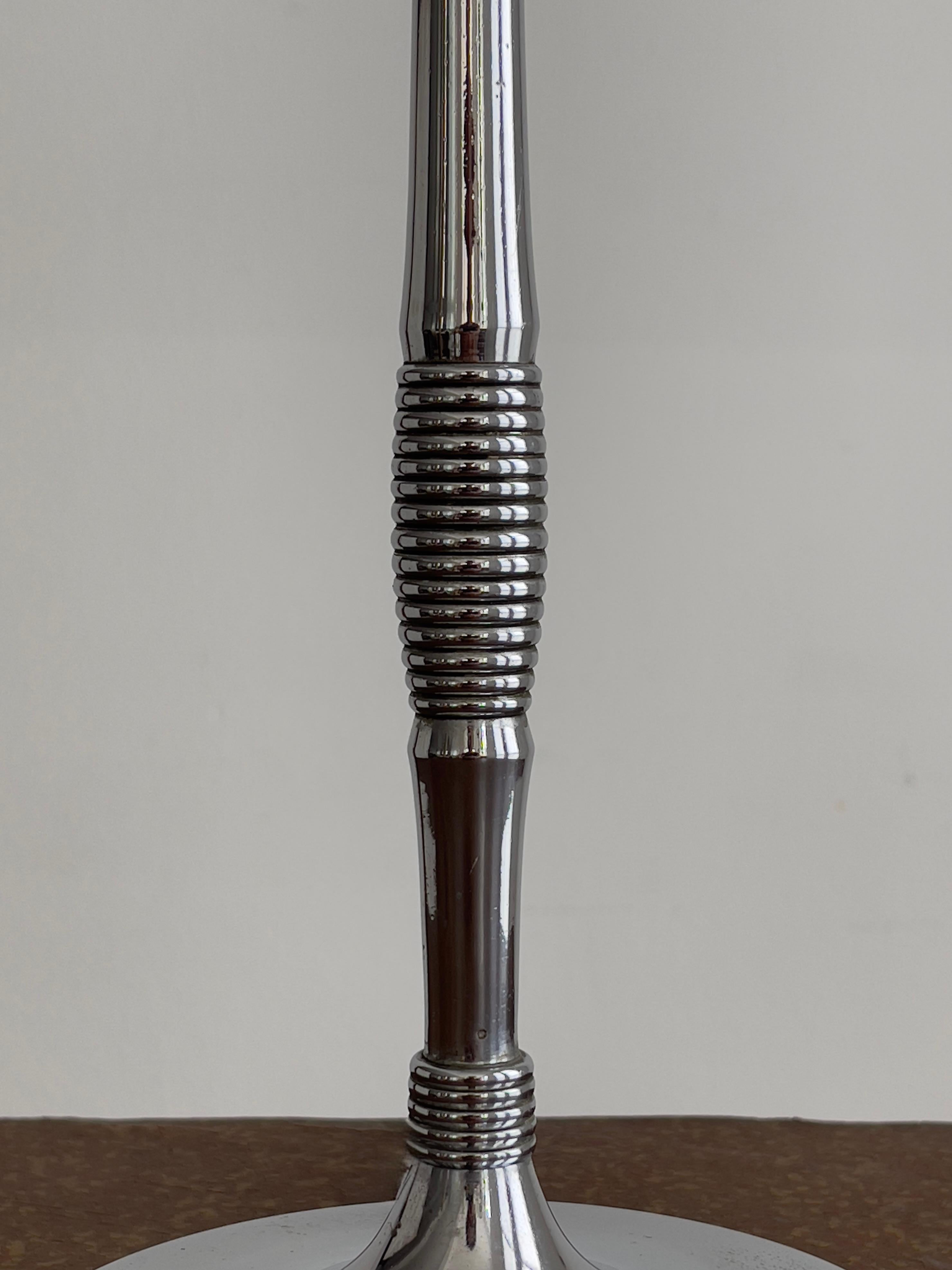 Danish Elegant 1920s danish art deco table lamp in nickel and porcelain socket. For Sale