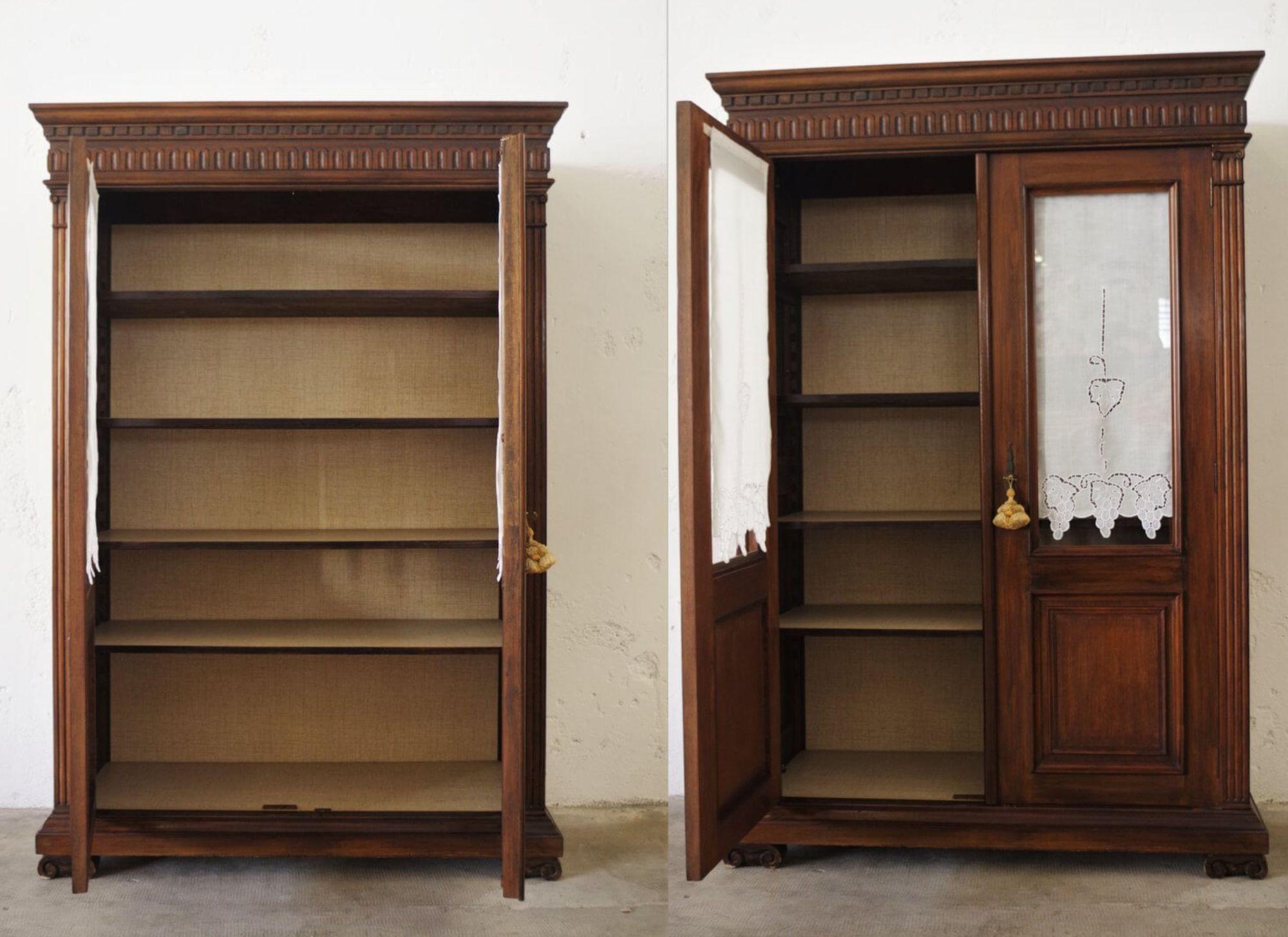 Italian Elegant 1920s Walnut Cabinet with Glass Doors - A Classic Touch of Early 20th Ce