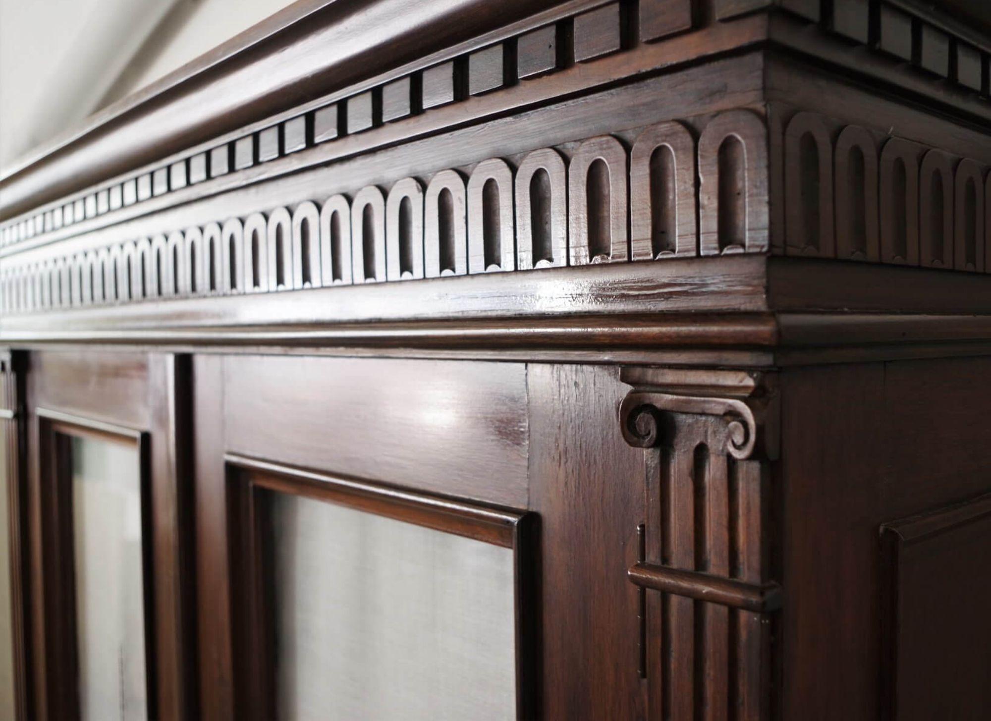 Brass Elegant 1920s Walnut Cabinet with Glass Doors - A Classic Touch of Early 20th Ce