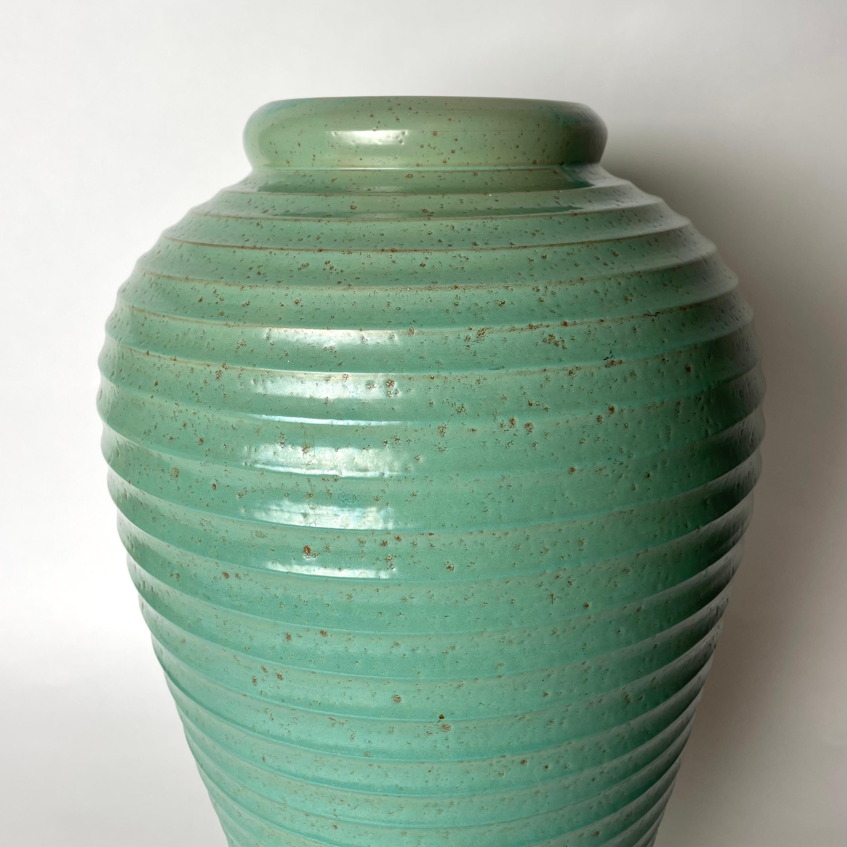 Elegance du vase de sol Art déco des années 1930 par Jerk Werkmäster, Nittsjö Keramik, Suède en vente 2
