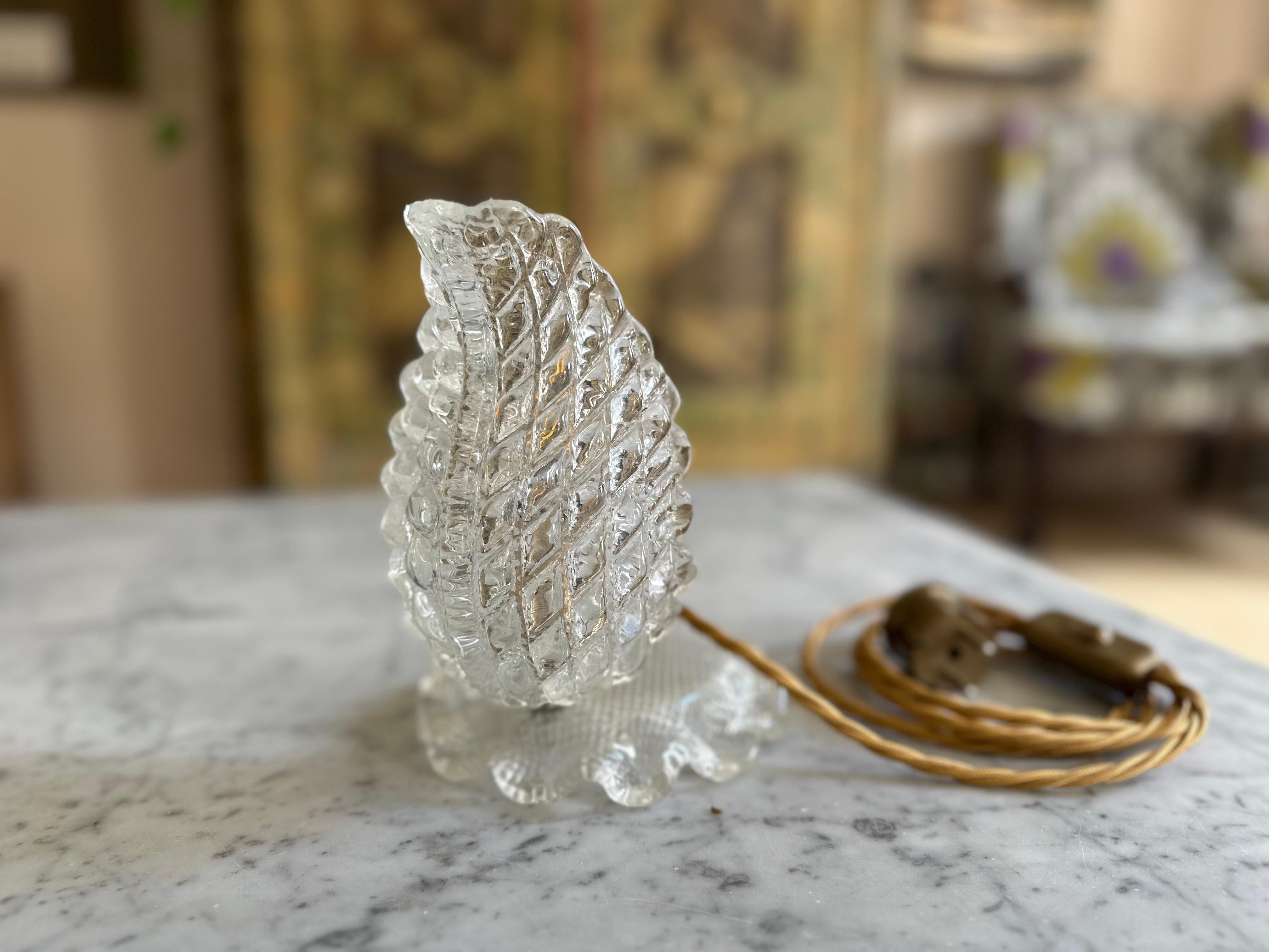 Mid-20th Century Elegant 1930s Art Deco Murano Glass Table Lamp Attributed to Ercole Barovier For Sale
