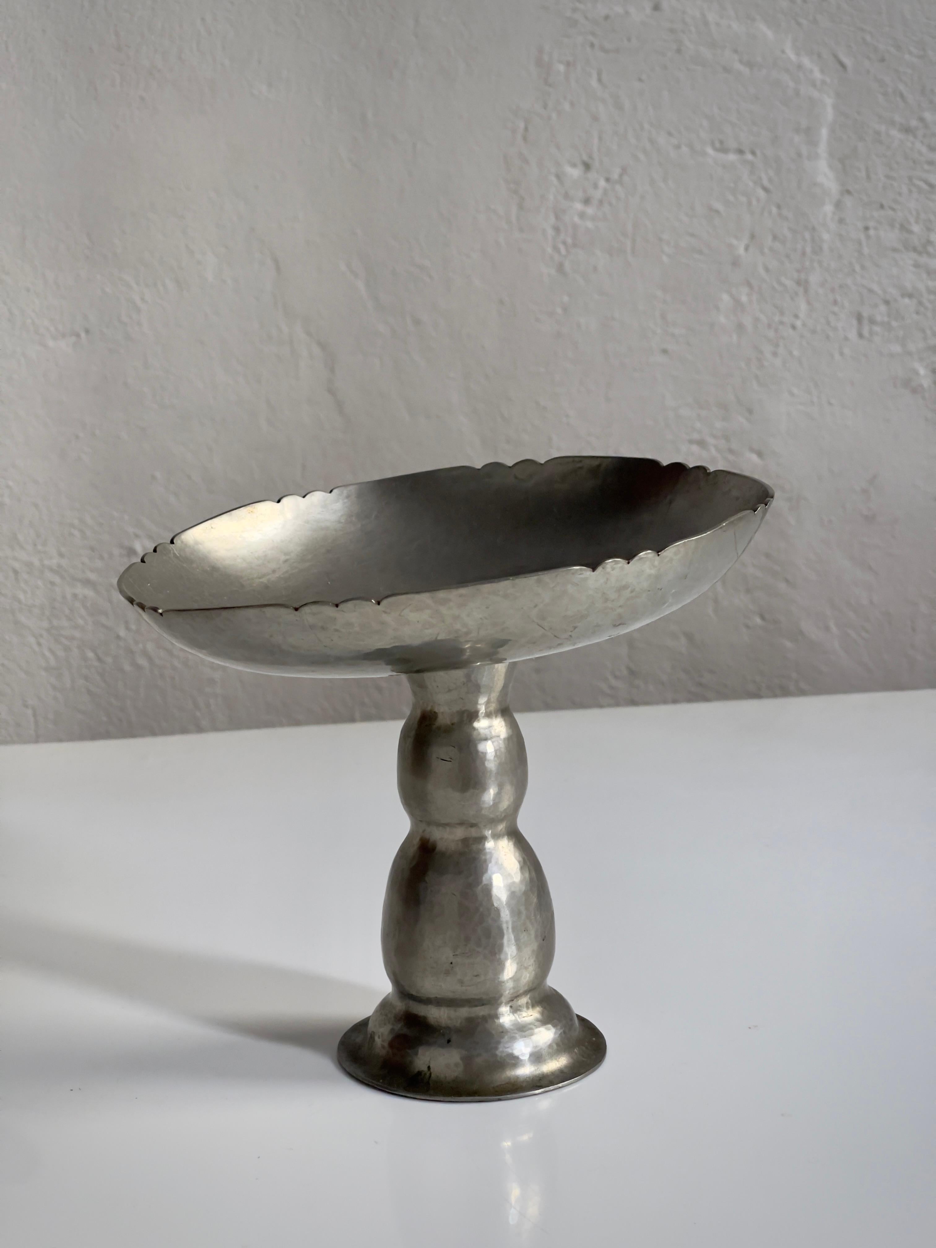 Scandinavian Modern Elegant 1930s decorative compote bowl in hammered metal. Denmark 1930s For Sale