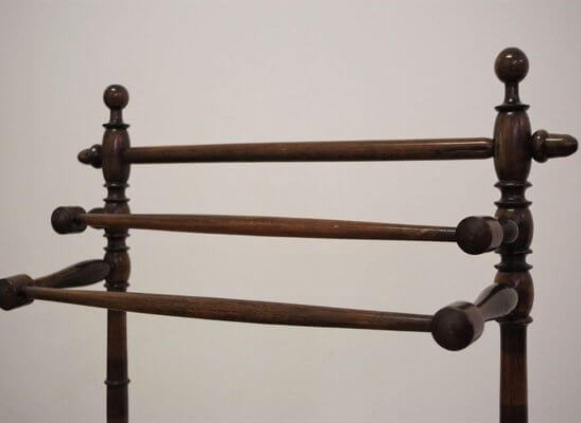 Elegant 1930s Walnut Towel Rack - A Refined Addition to Your Bathroom

Step back into the elegance of the 1930s with this beautifully crafted walnut towel rack. This piece showcases the timeless design and meticulous craftsmanship of the era,