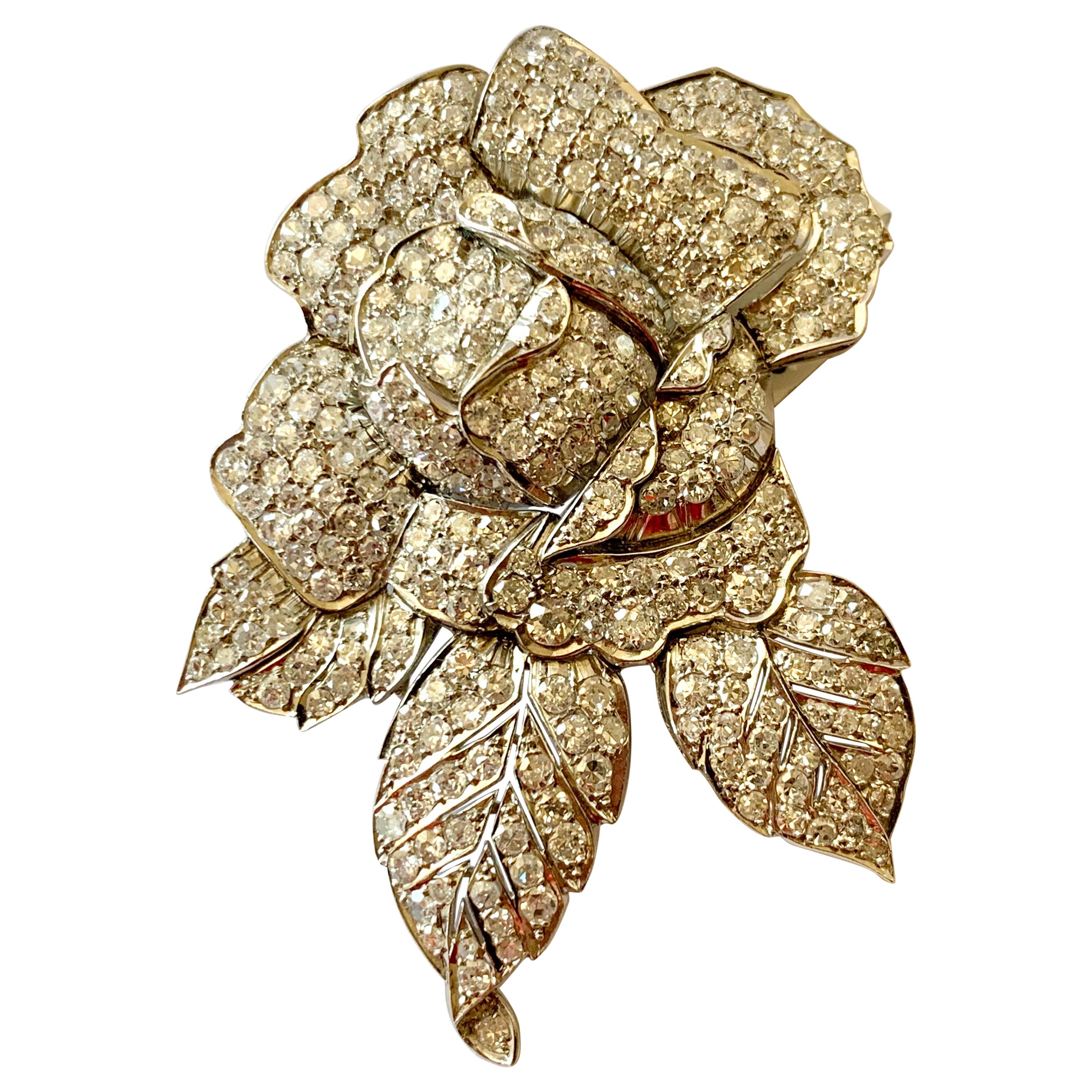 Elegant 1940 Vintage Diamond Flower Clip Brooch in Platinum