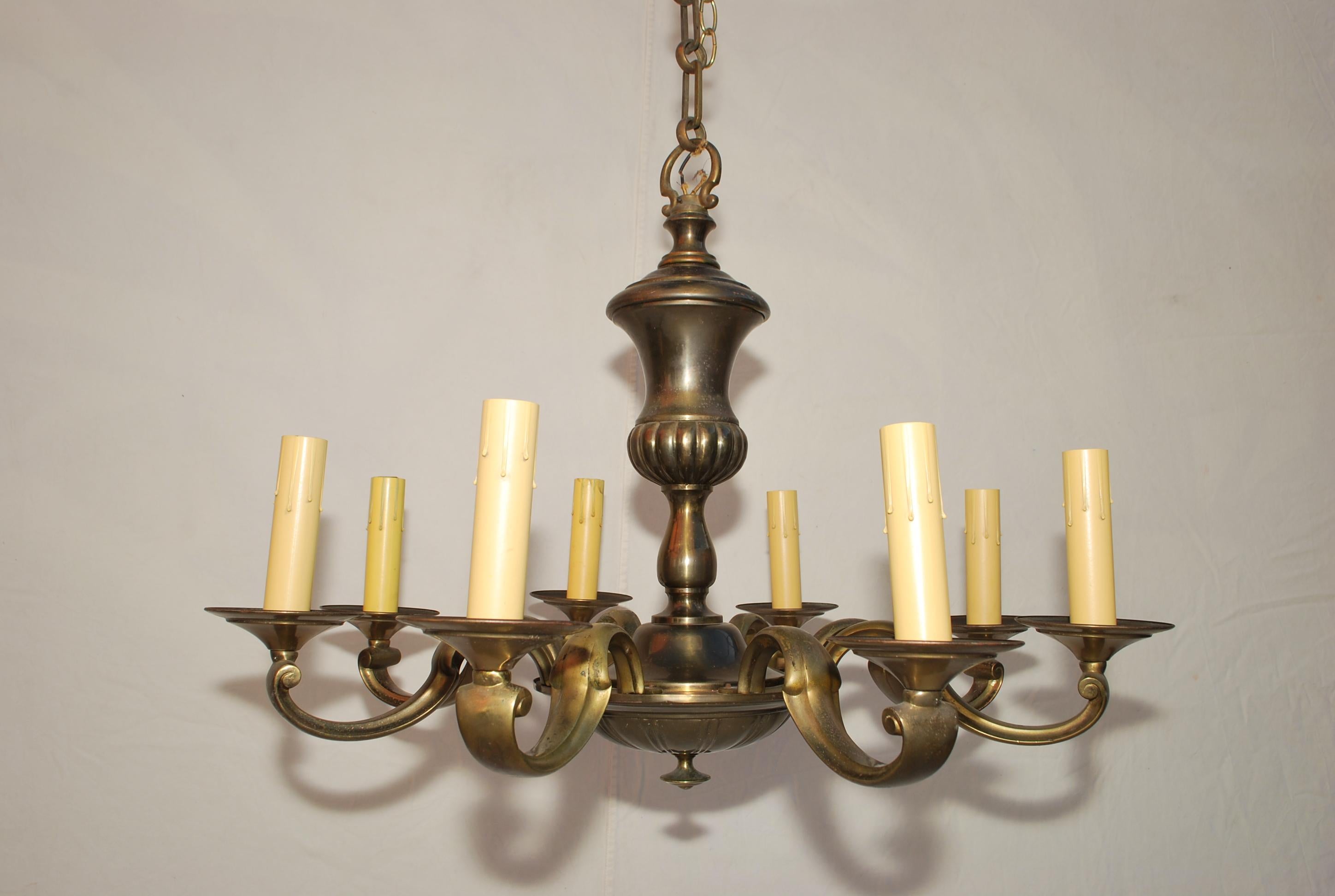 American Elegant 1940's Brass chandelier For Sale