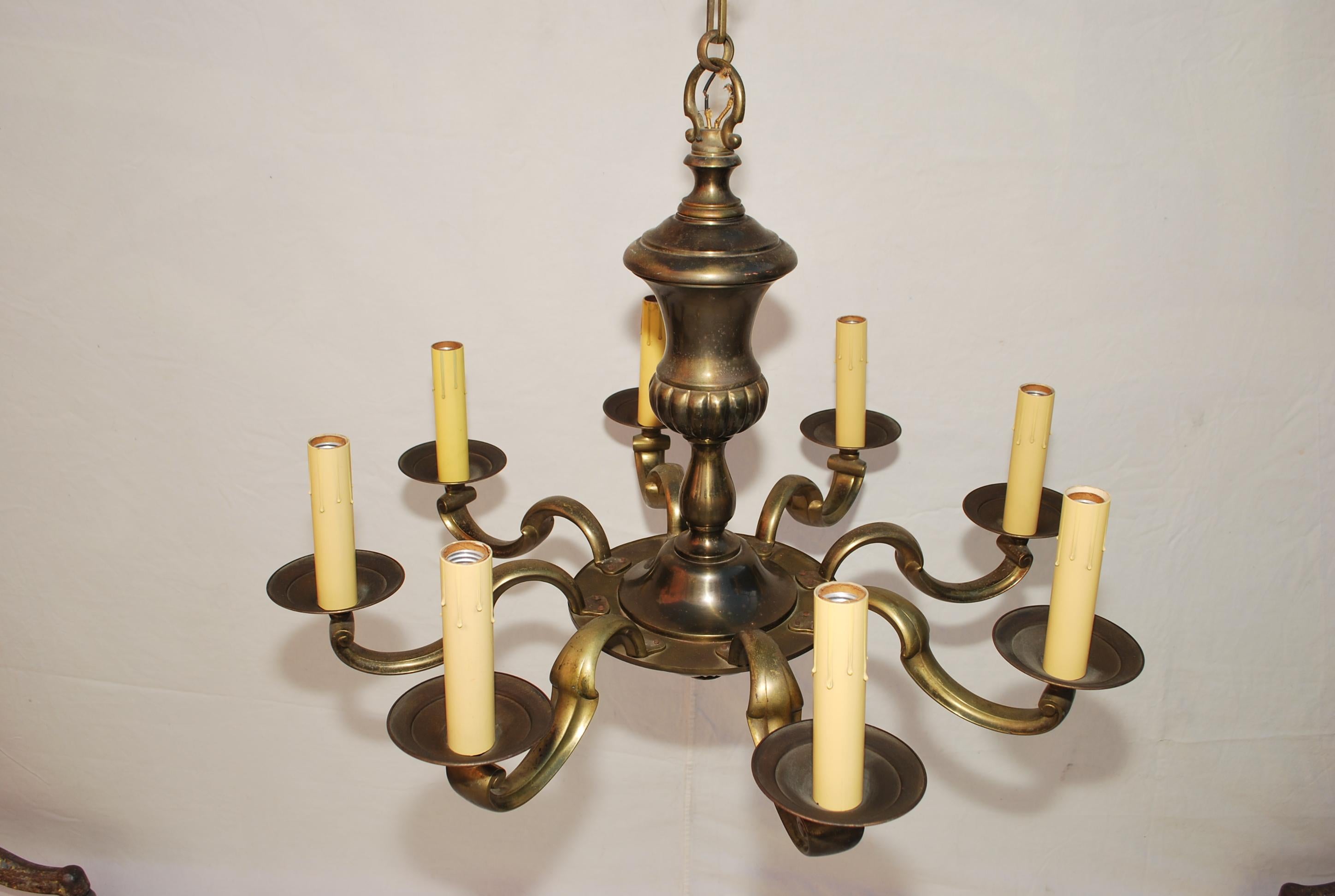 Elegant 1940's Brass chandelier In Good Condition For Sale In Los Angeles, CA