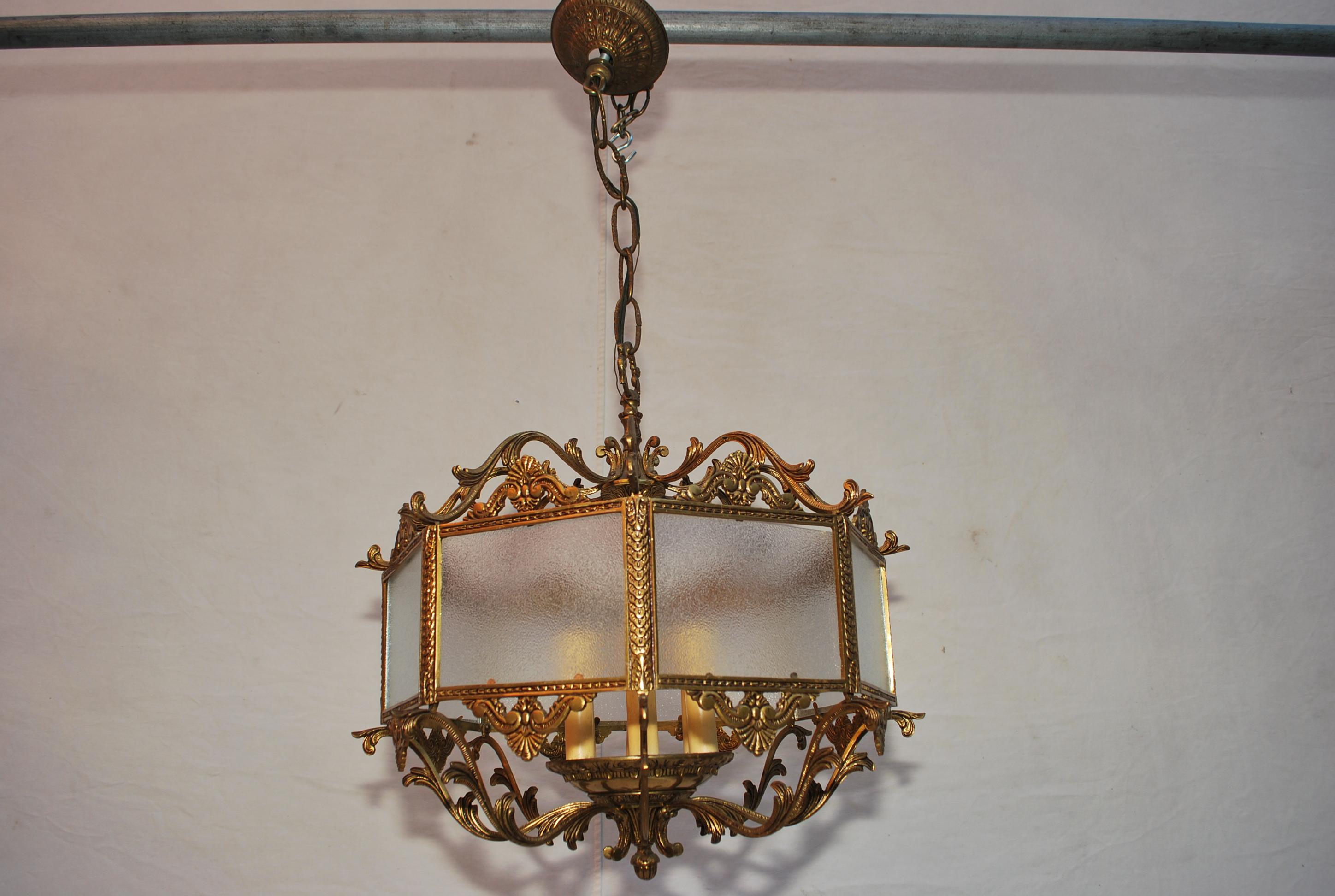 Elegante lanterne en laiton des années 1940 en vente 4