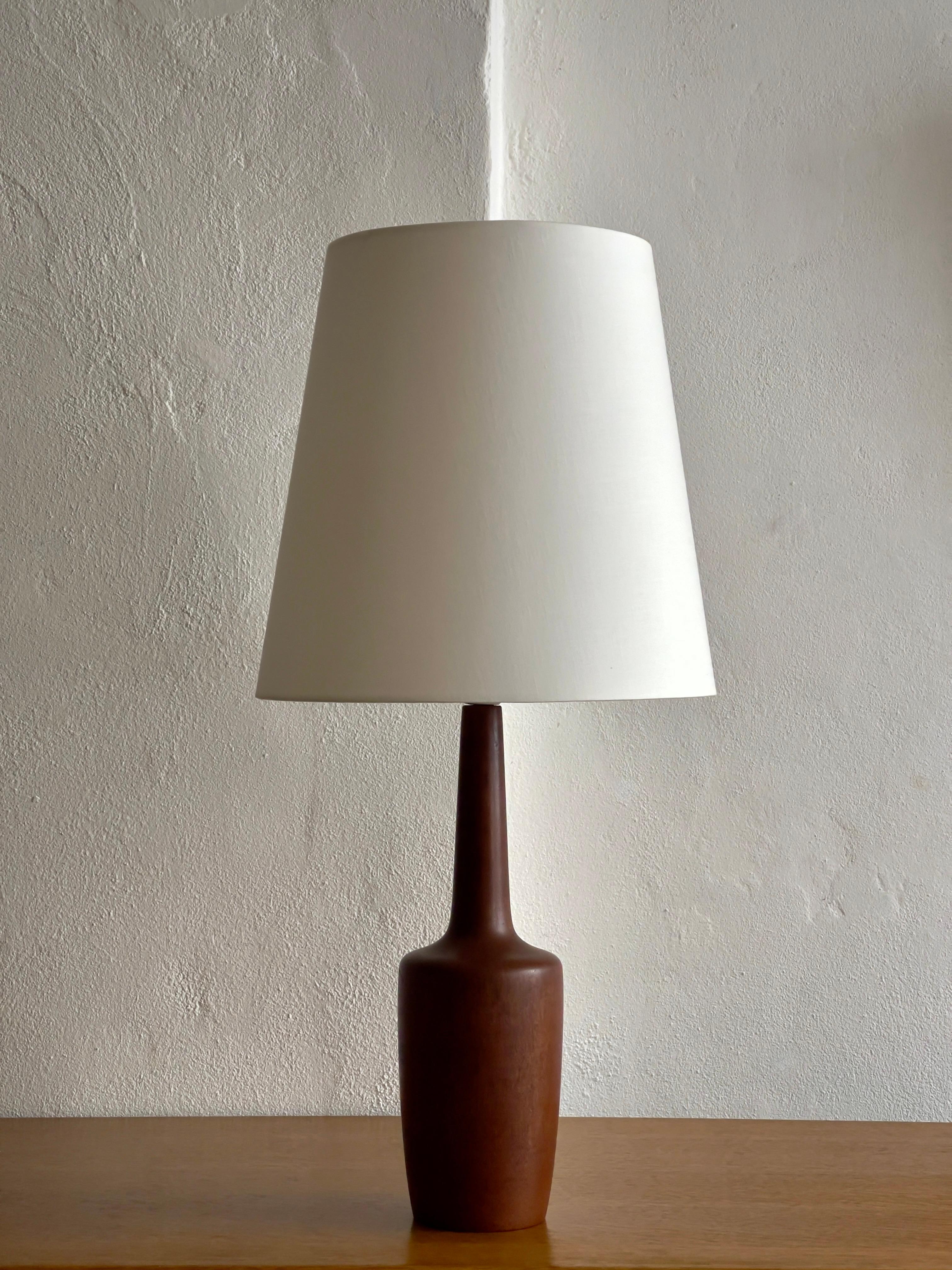 Carved Elegant 1940s danish modern table lamp in high quality solid teak wood. For Sale
