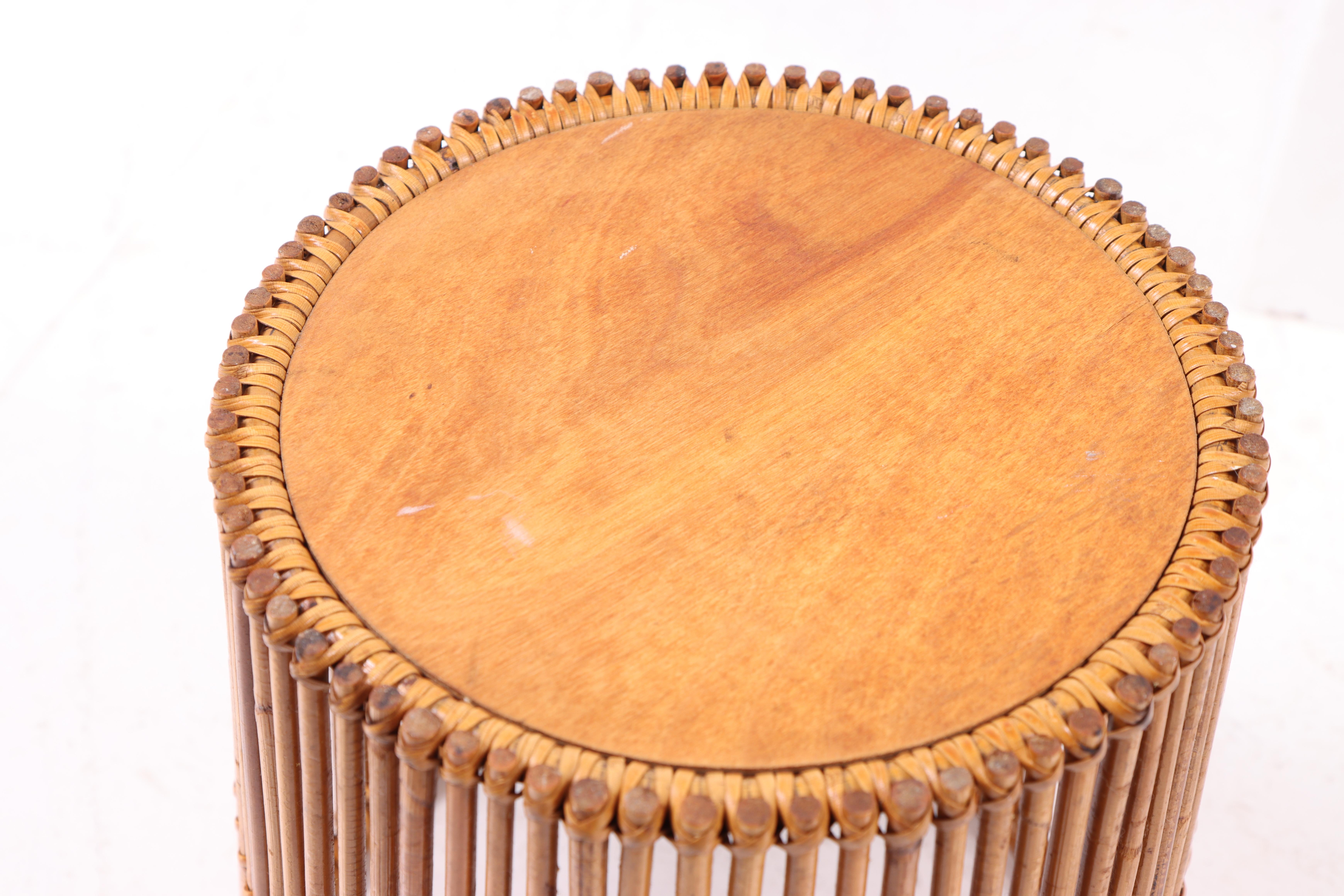 Elegant 1950s Danish Rattan Wastebasket by Wengler – Mid-Century Modern Scandina For Sale 2