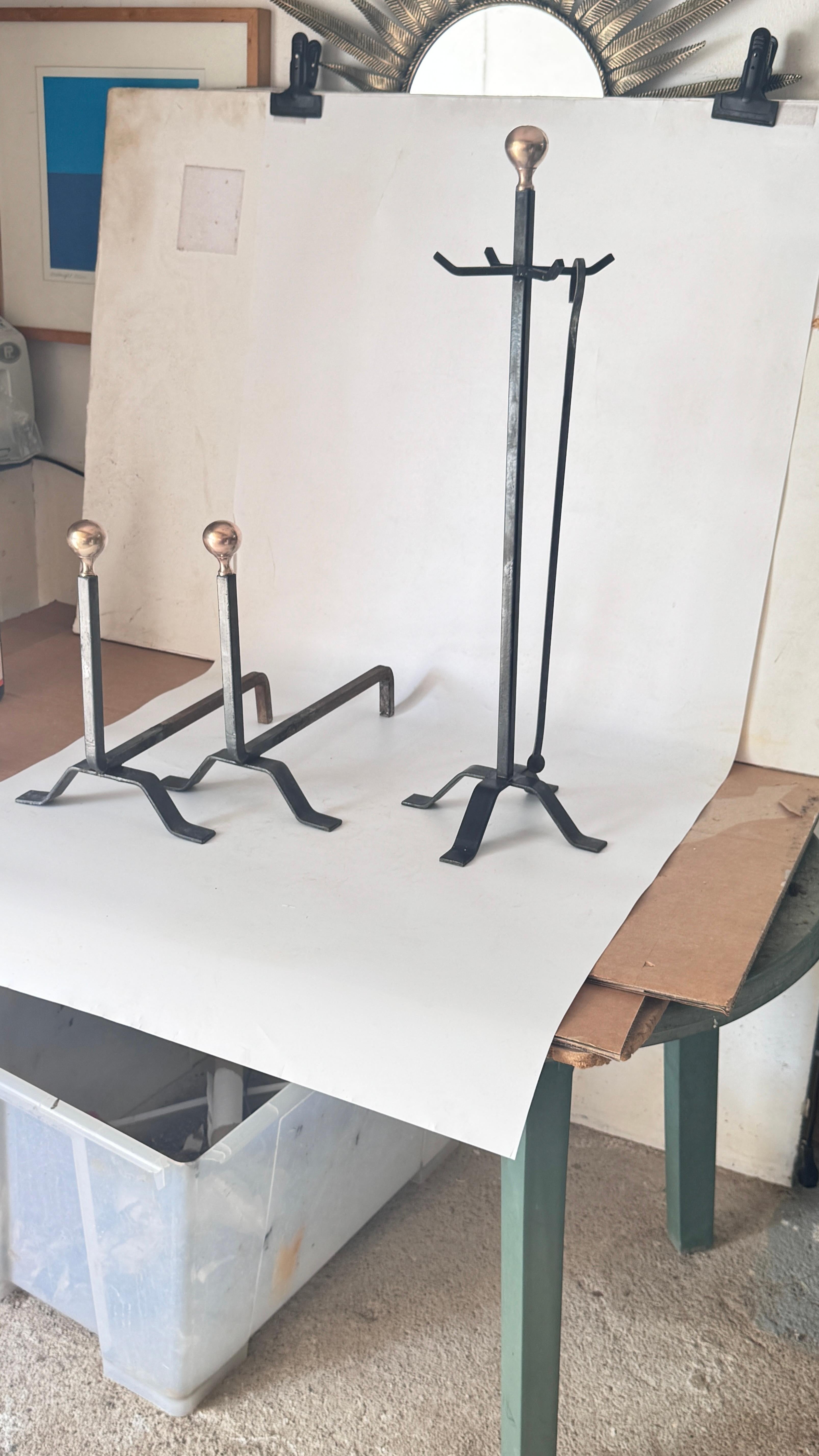 Elegant 1950s French Fireplace Tool Set Black Cast Iron with Polished Brass In Good Condition For Sale In Auribeau sur Siagne, FR
