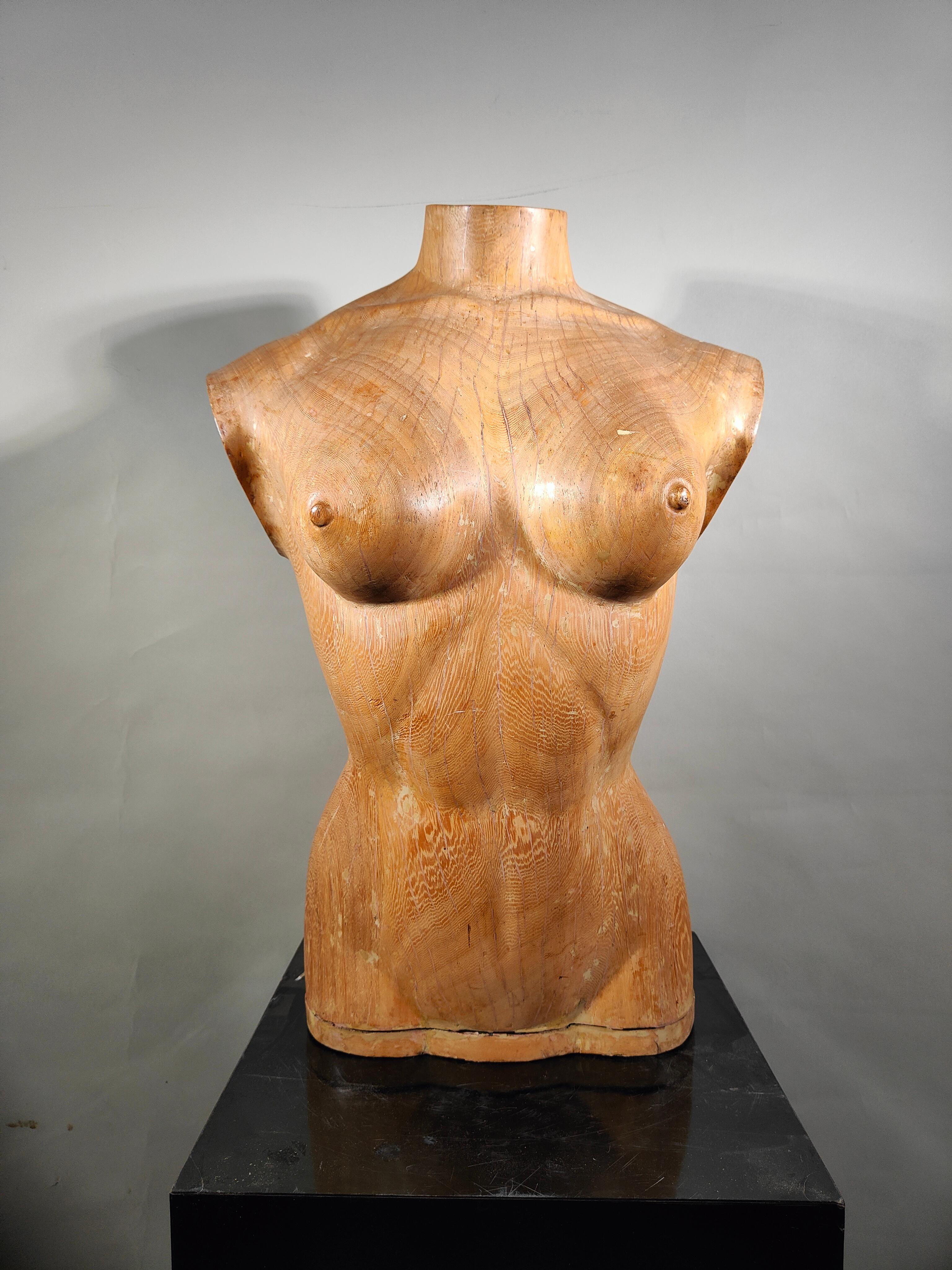Elegant 1950s French Wooden Female Torso: Sculpted Solid Wood Craftsmanship In Good Condition For Sale In Madrid, ES