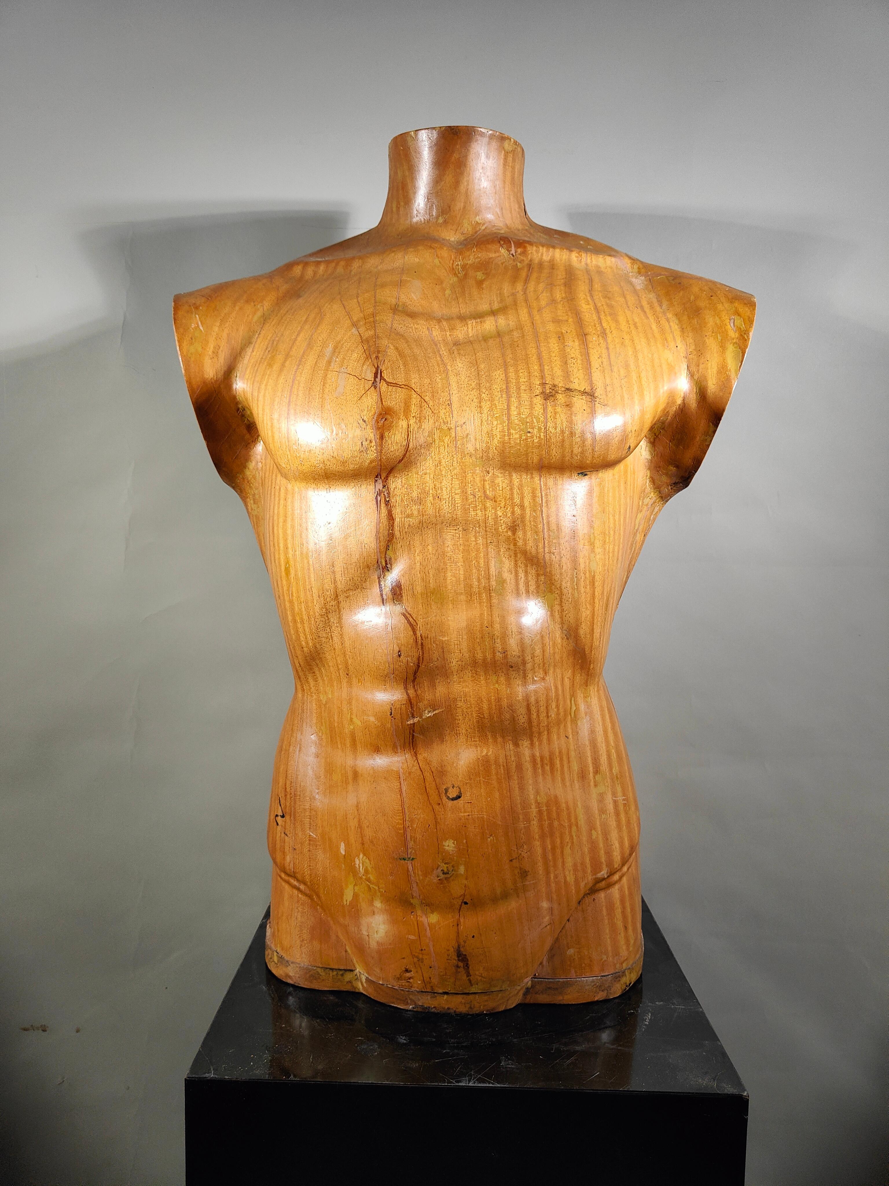 Elegant 1950s French Wooden Male Torso: Sculpted Solid Wood Craftsmanship In Good Condition For Sale In Madrid, ES