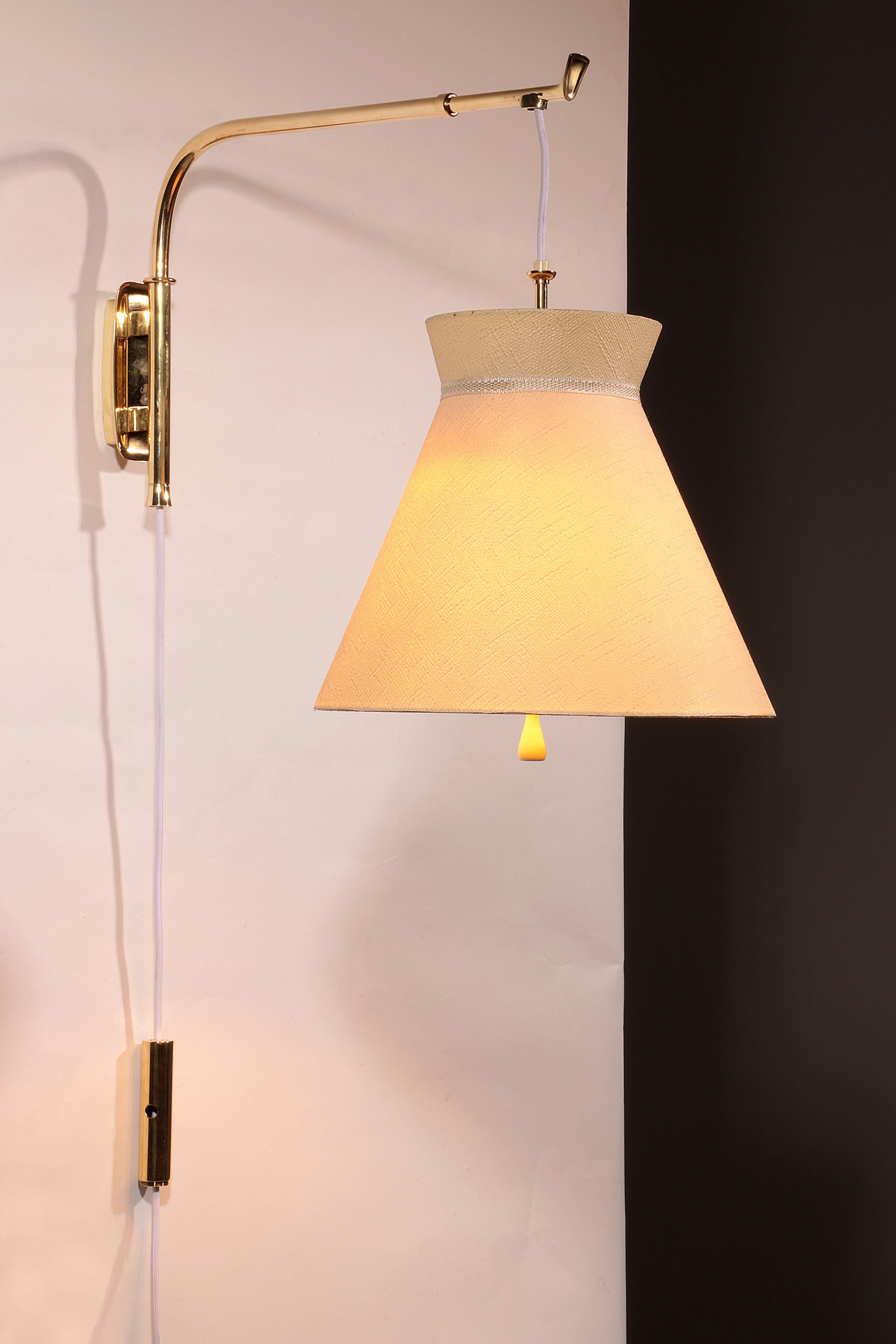 Elegante aplique diábolo italiano de latón de los años 50 muy raro Moderno de mediados de siglo en venta