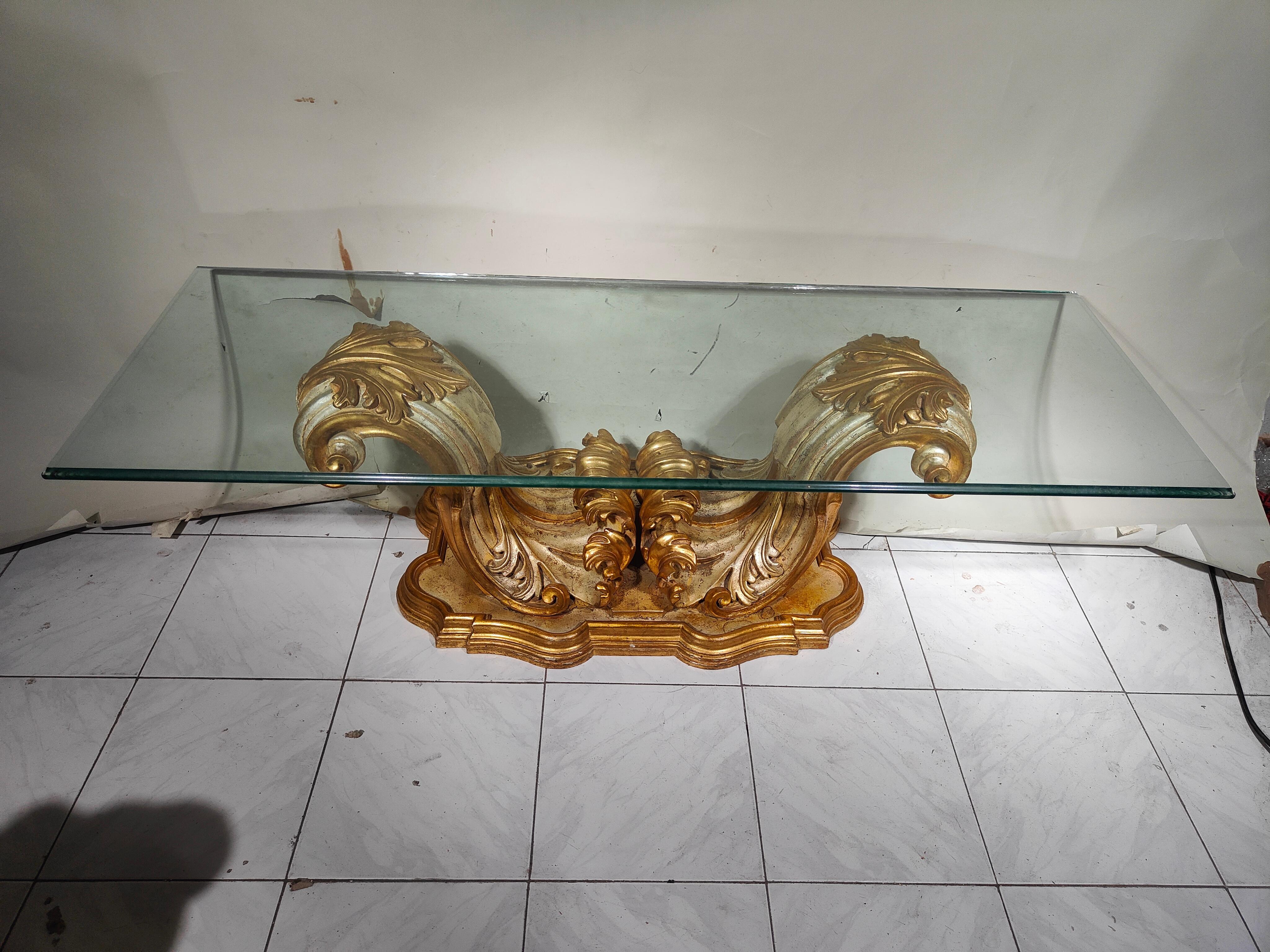 Elegant 1950s Italian Coffee Table: Carved and Twisted Wood Craftsmanship For Sale 4
