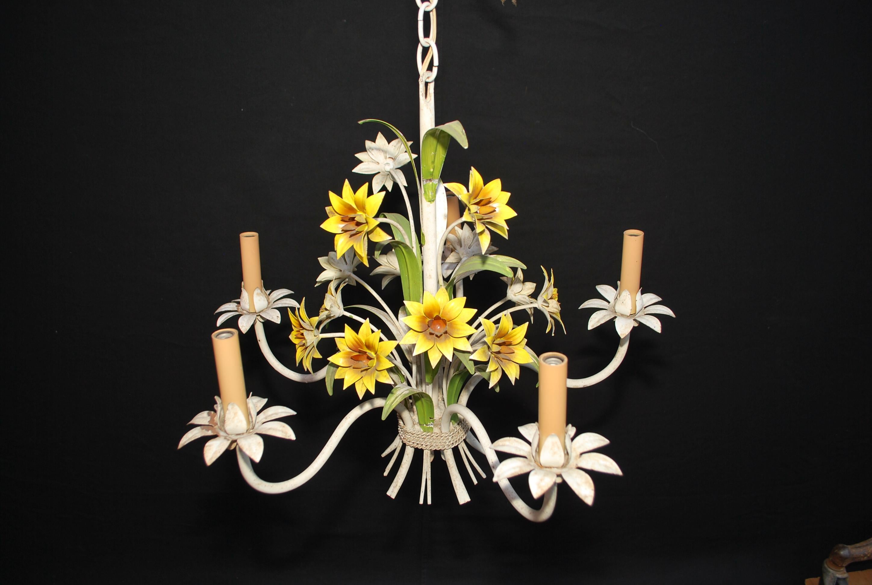 Metal Elegant 1950s Italian Tole Floral Chandelier For Sale