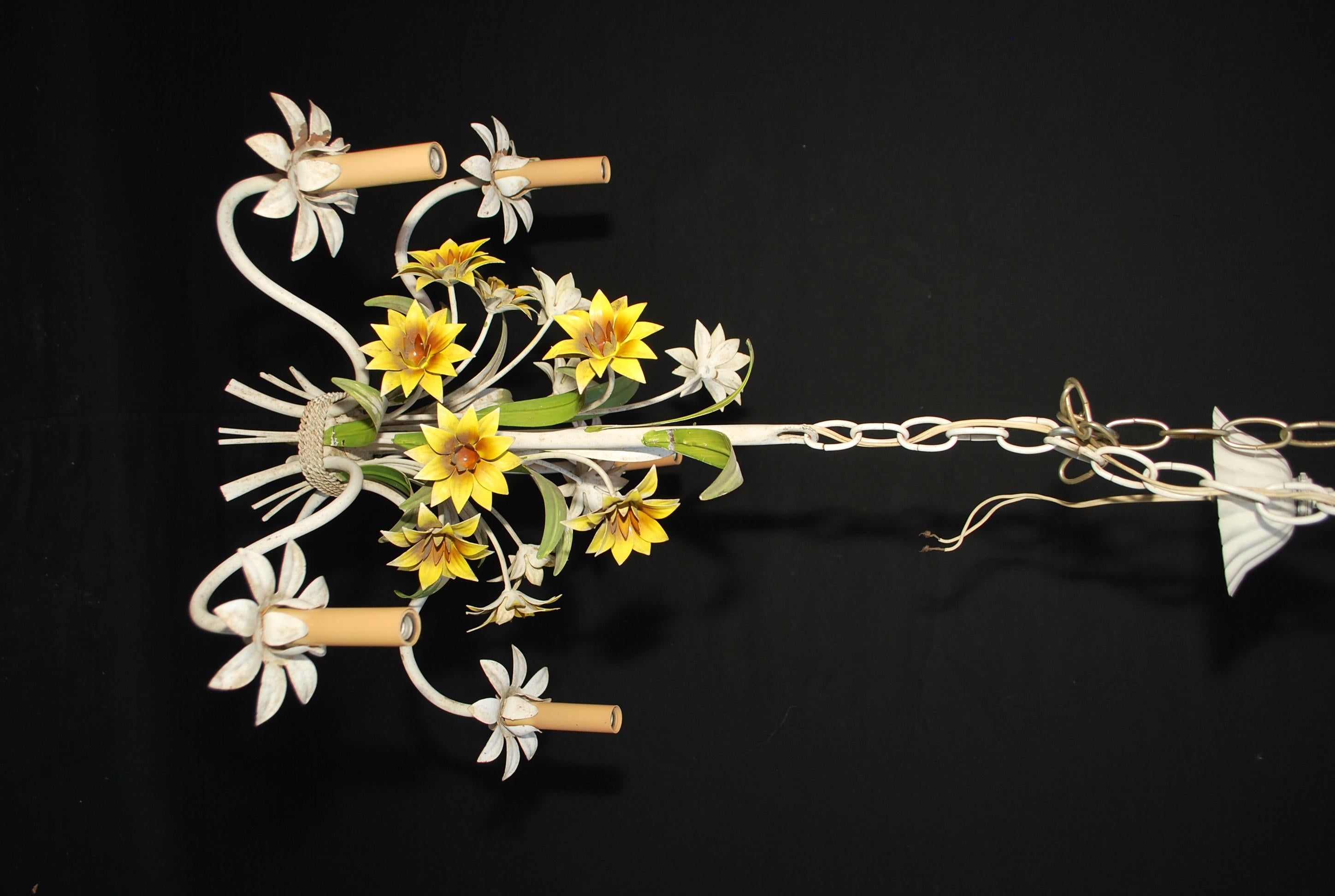 Eleganter italienischer Blumenkronleuchter aus den 1950er Jahren (Metall) im Angebot