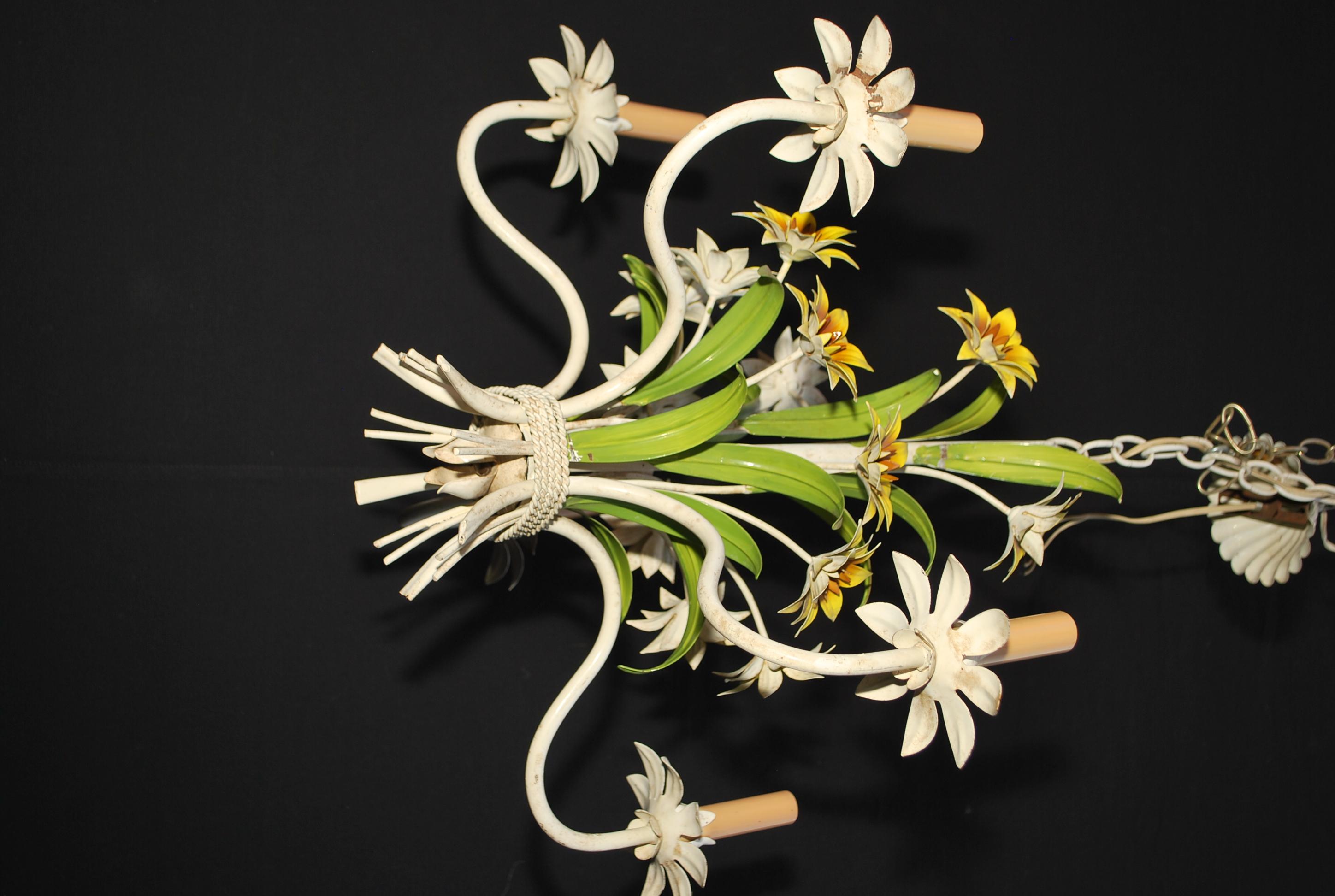 Eleganter italienischer Blumenkronleuchter aus den 1950er Jahren im Angebot 1