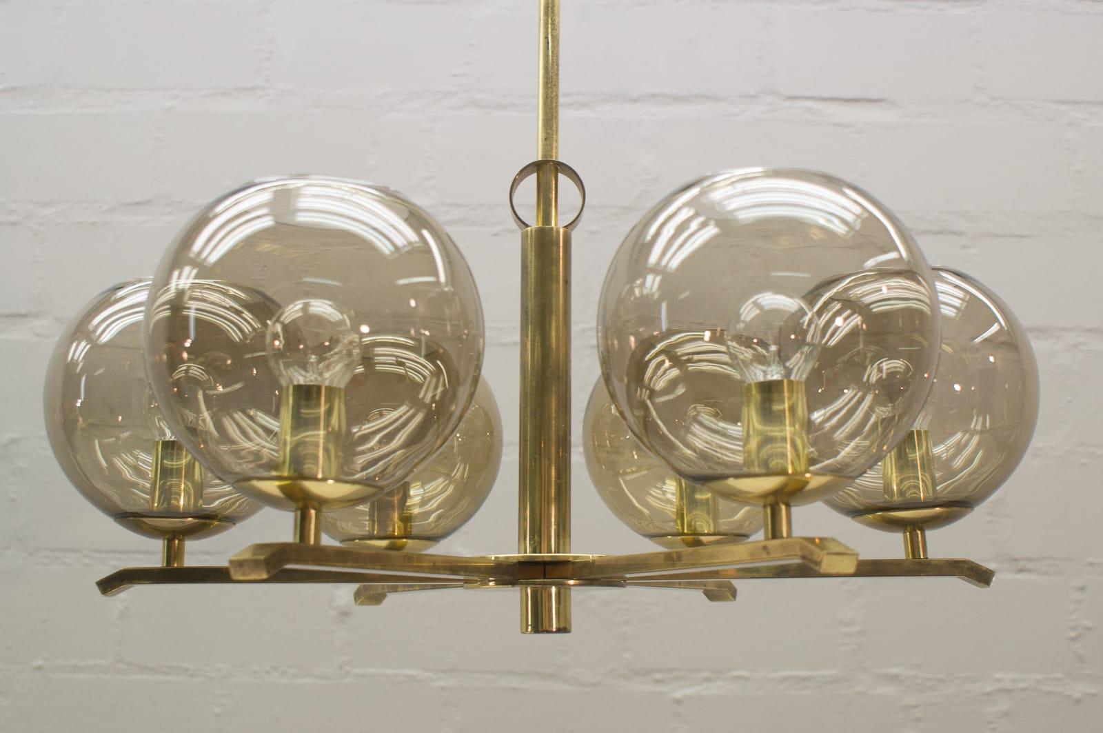 Elegant 1960s Brass Ceiling Lamp with 8 Smoked Glass Globes, Germany For Sale 4