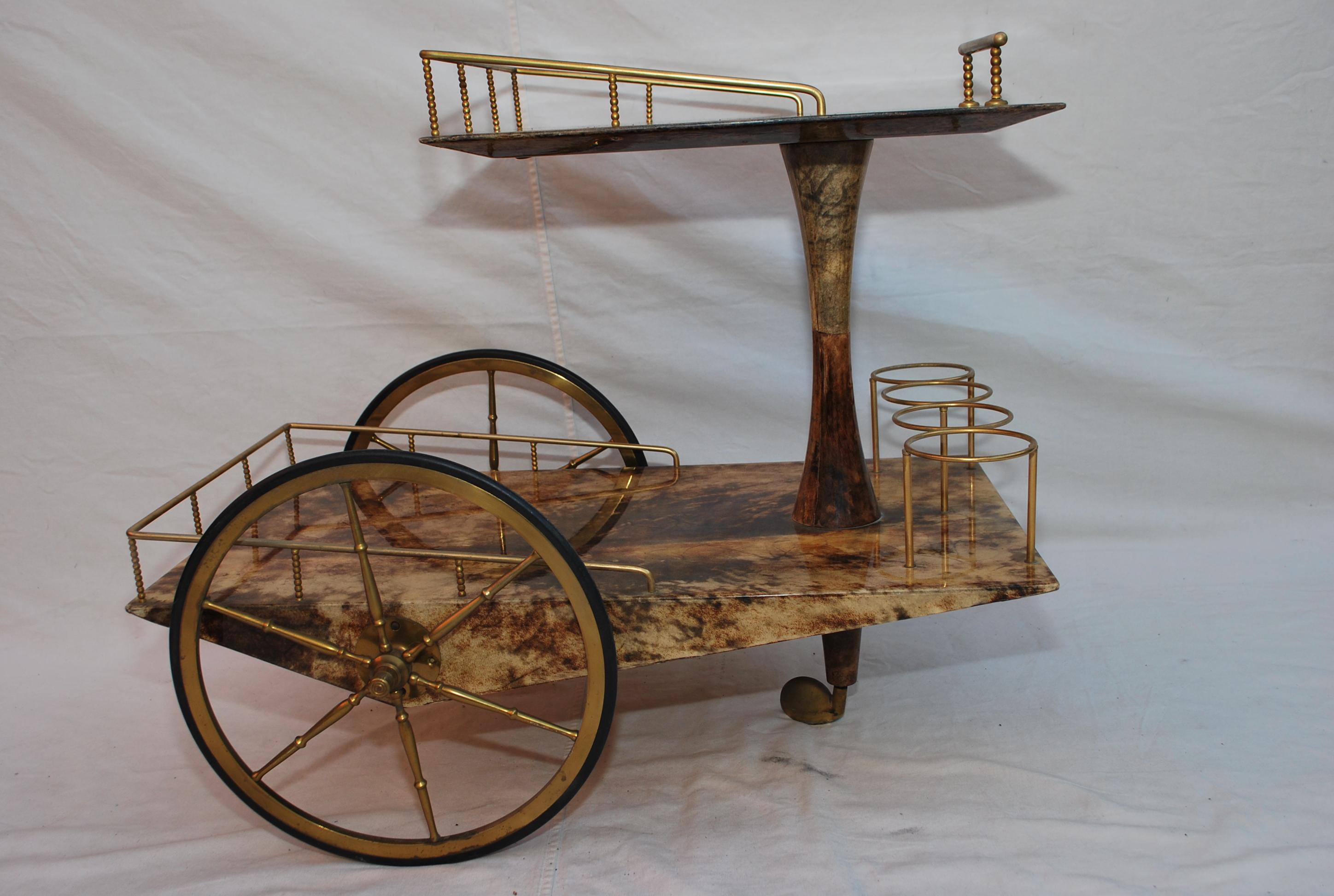 Eleganter Barwagen aus Ziegenleder aus den 1960er Jahren von Aldo Tura (Mitte des 20. Jahrhunderts) im Angebot