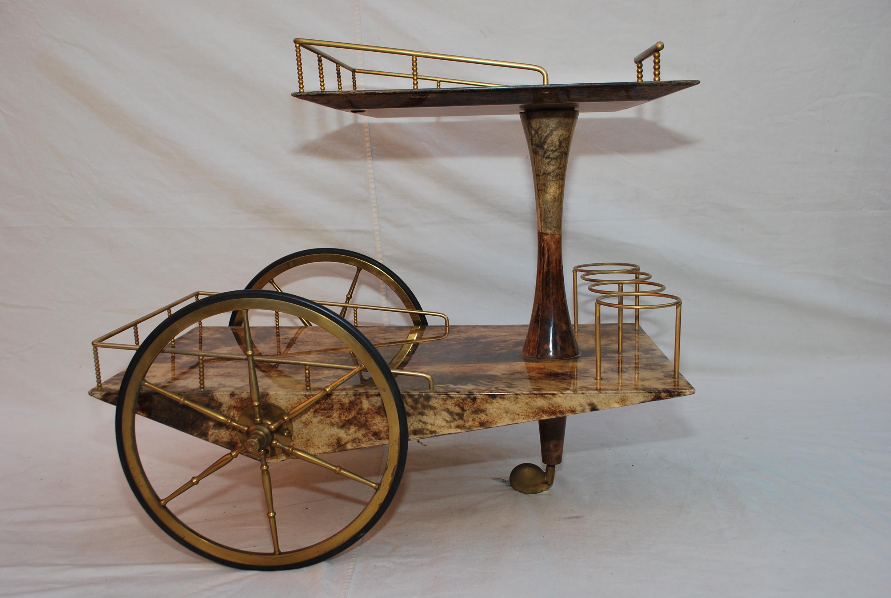 Eleganter Barwagen aus Ziegenleder aus den 1960er Jahren von Aldo Tura im Angebot 1