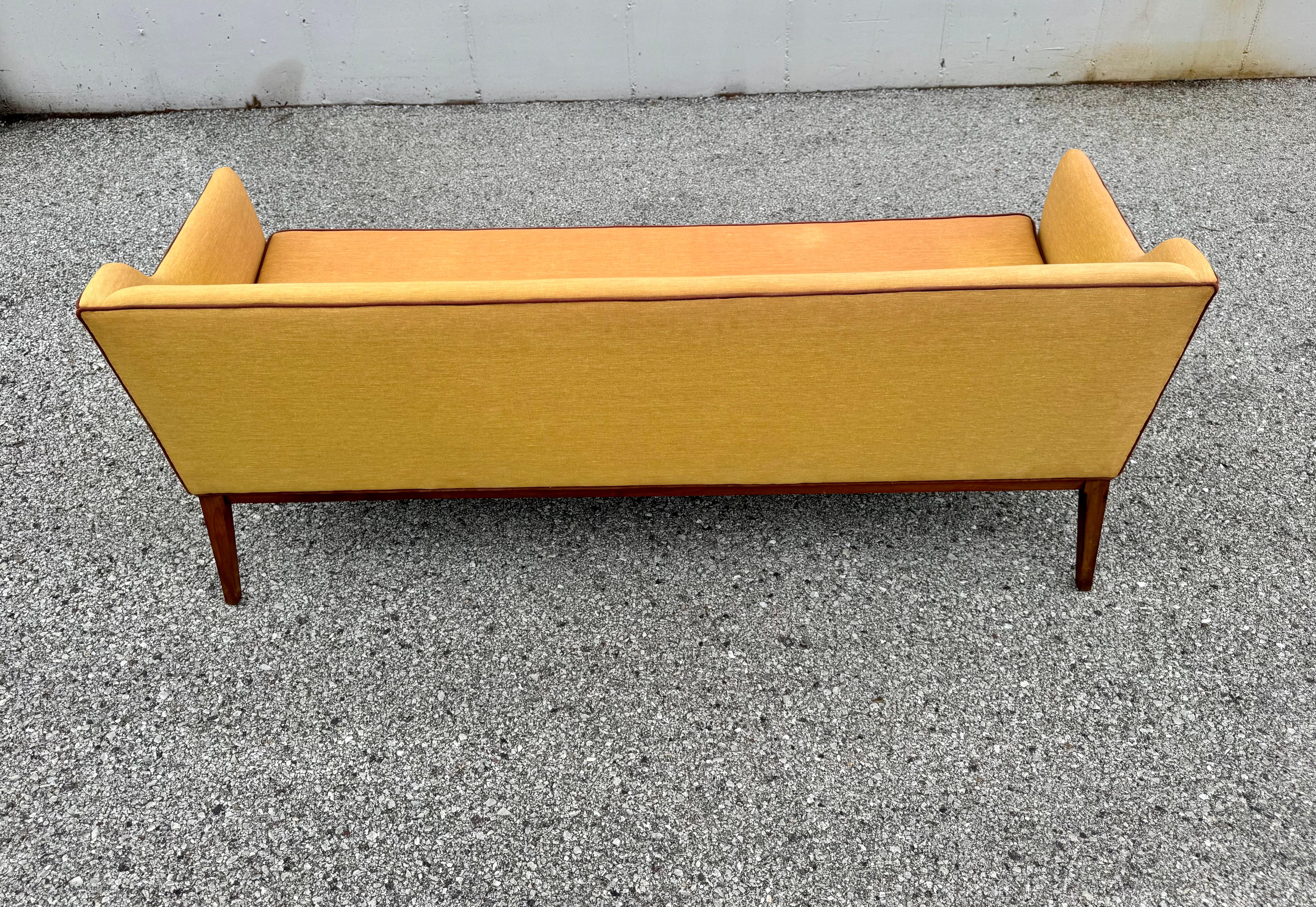 Elegant 1960s Mid-Century Modern Jens Risom Designed Sofa or Settee & Wood Frame For Sale 10