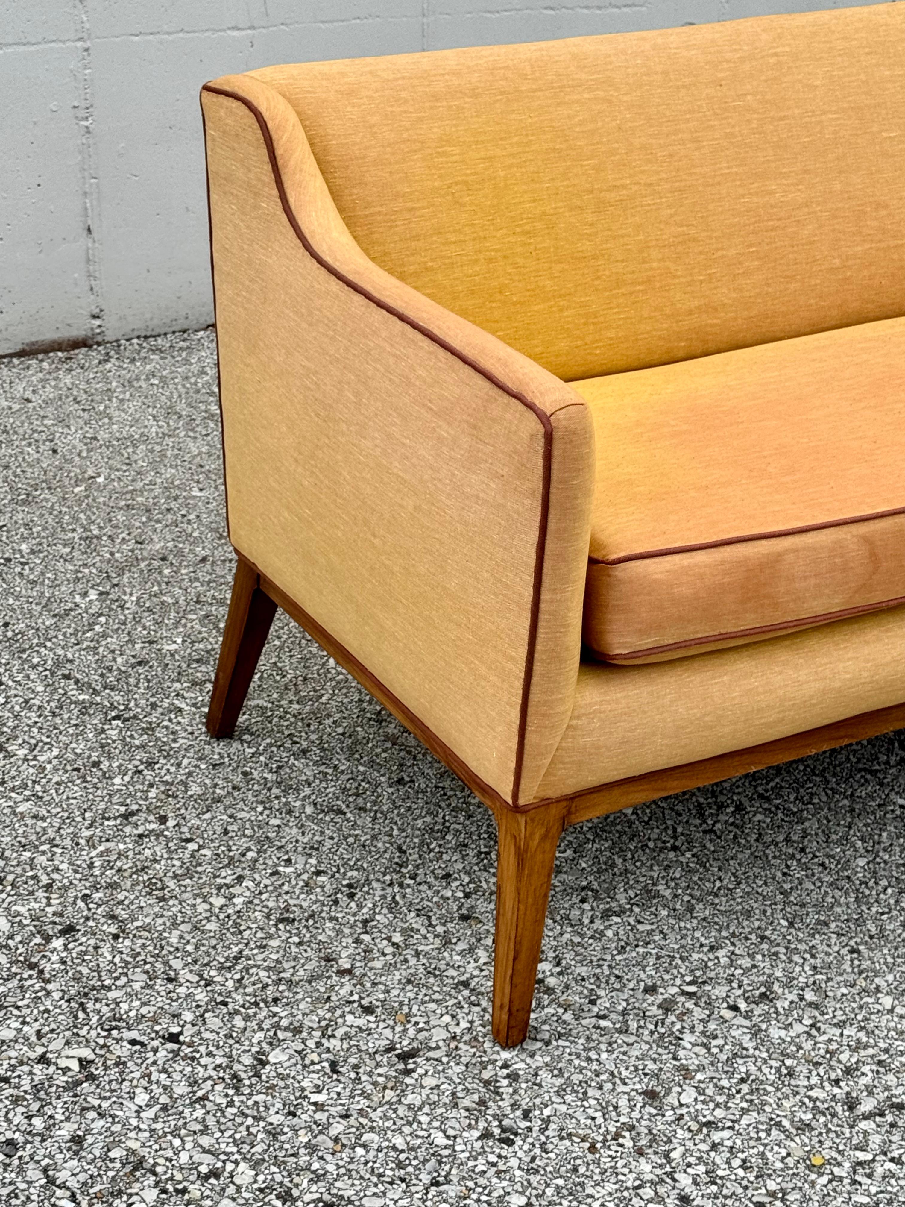 Elegant 1960s Mid-Century Modern Jens Risom Designed Sofa or Settee & Wood Frame In Good Condition For Sale In St. Louis, MO