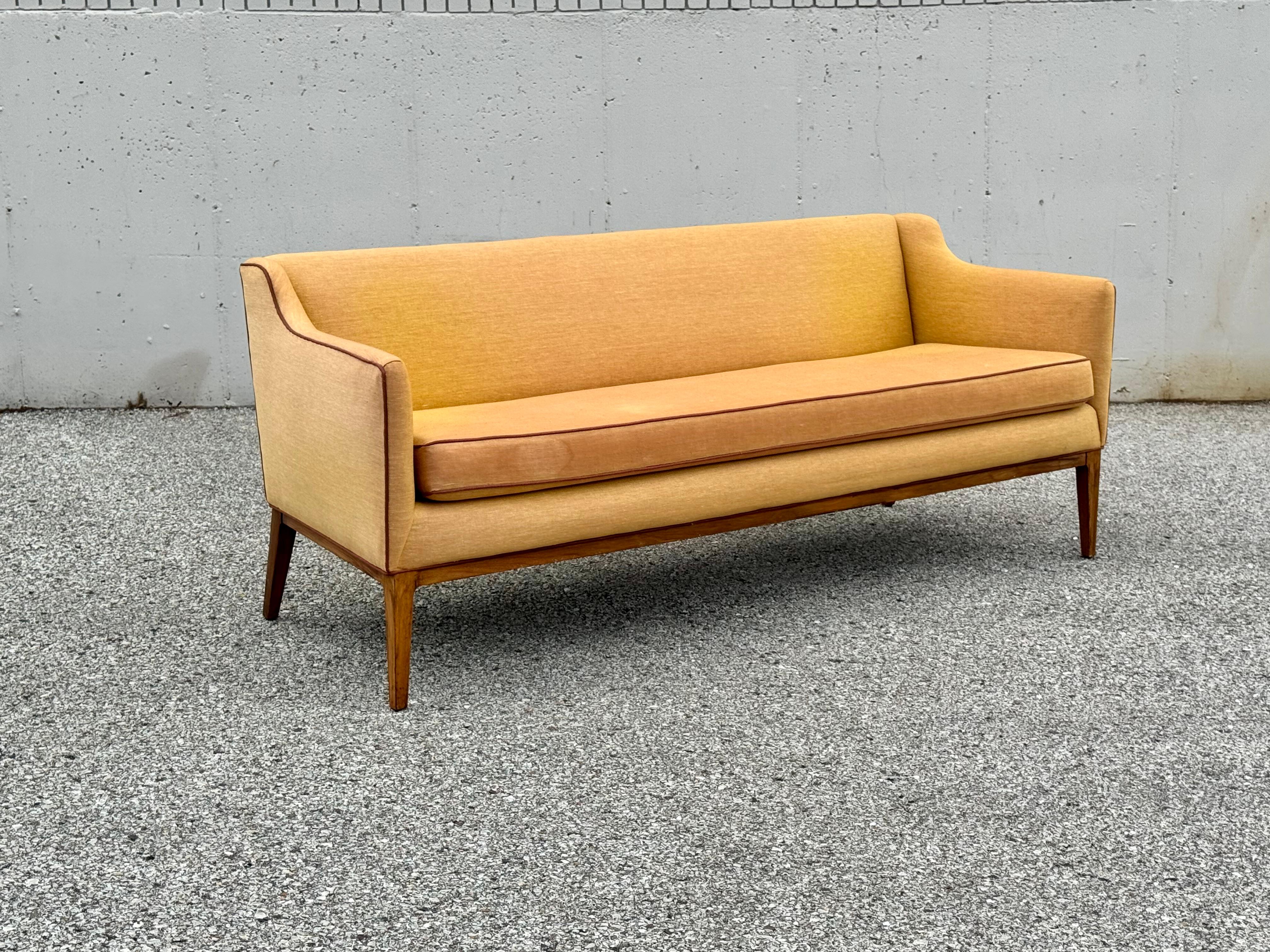 Elegant 1960s Mid-Century Modern Jens Risom Designed Sofa or Settee & Wood Frame For Sale 3